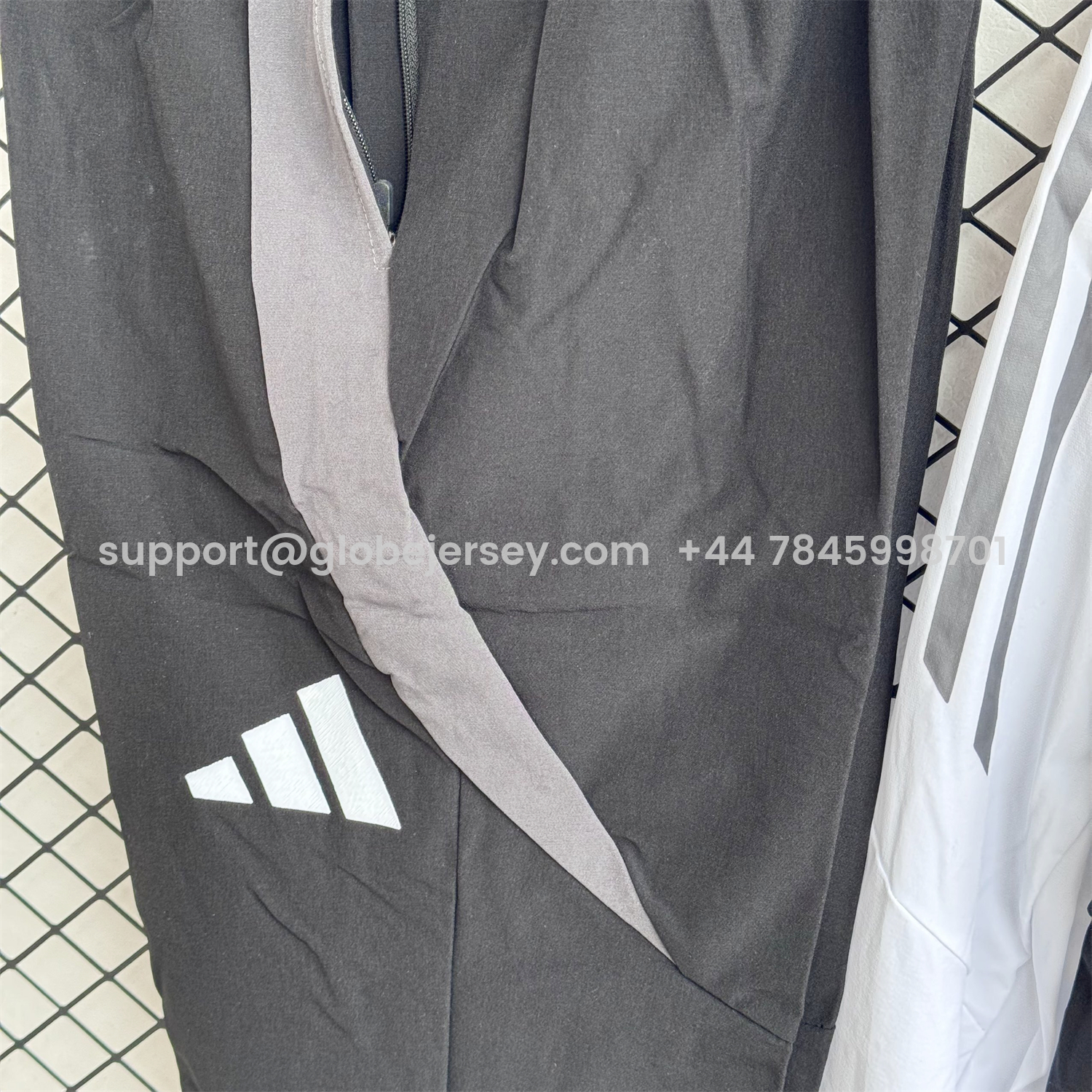 GlobeJersey-Real Madrid 25-26 Windbreaker Training Set - White With Black Top and Black Pants