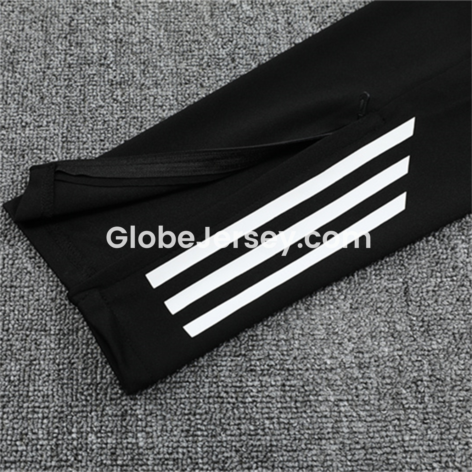 GlobeJersey-Manchester United 25-26 Kid Long Sleeves Training Set - Purple Top & Black Pants