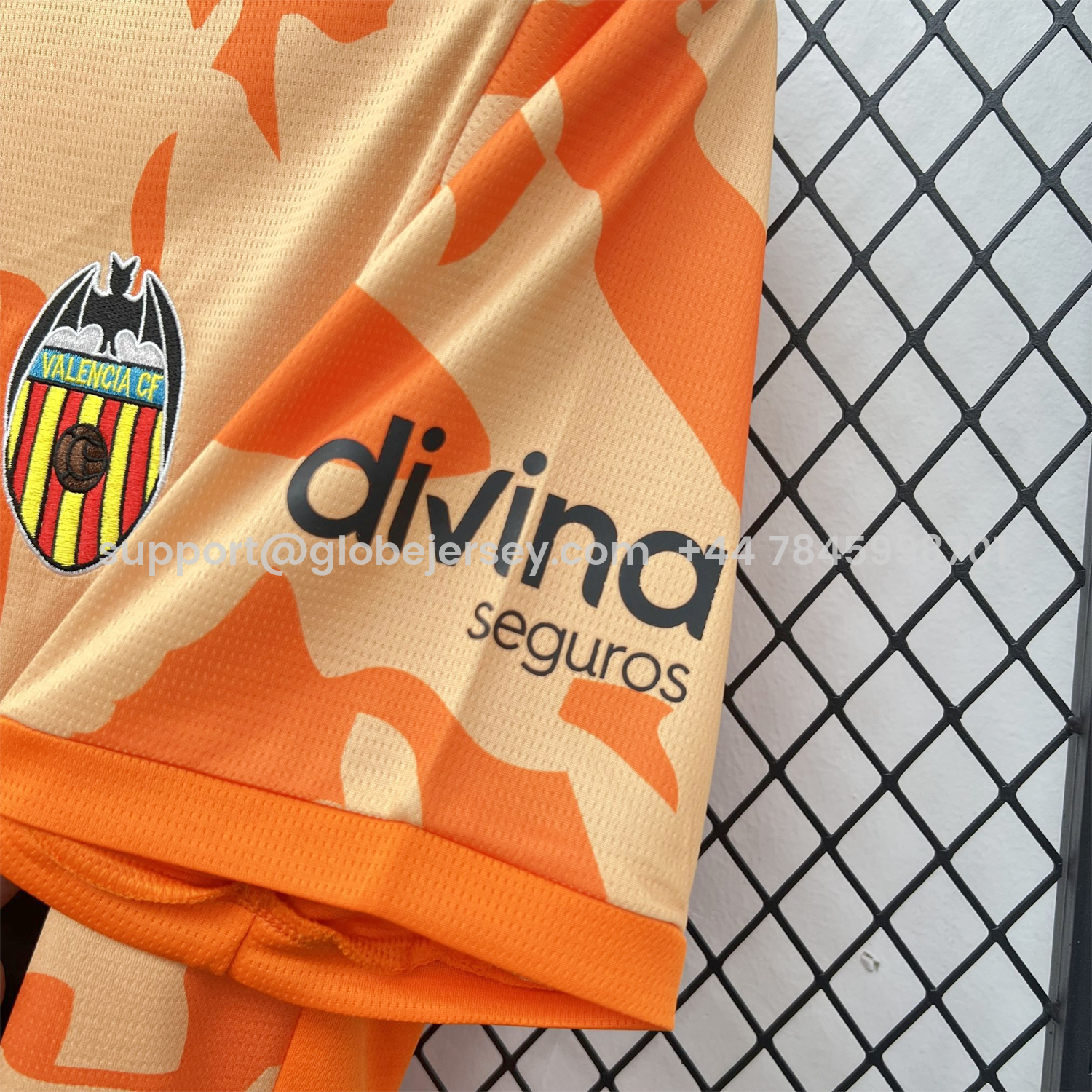 GlobeJersey-Valencia 25-26 Retro Style Jersey - Fans Version