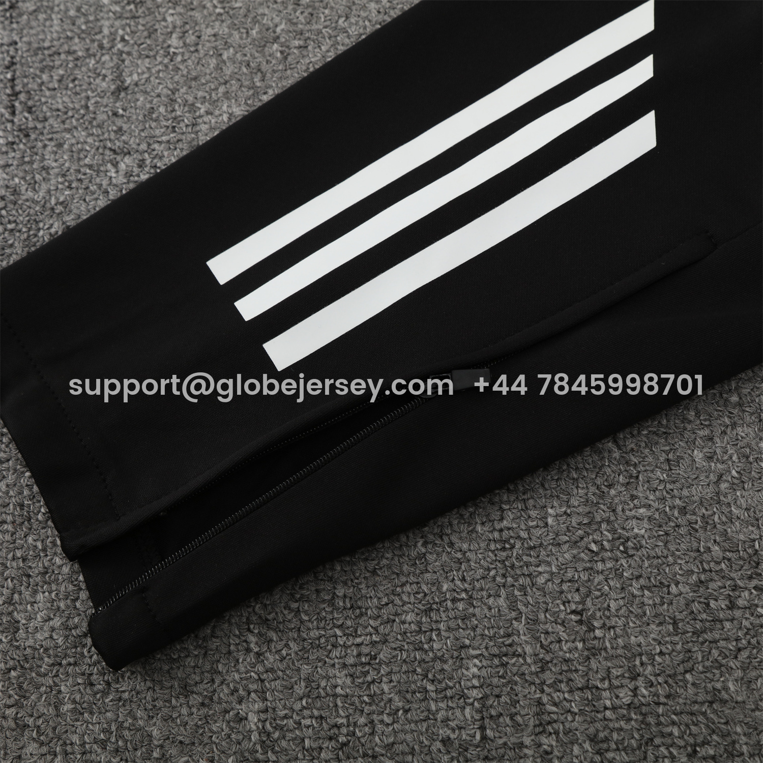 GlobeJersey-Real Madrid 25-26 Traning Hoodie Set - Triangular Spots White Hoodie With Black Pants