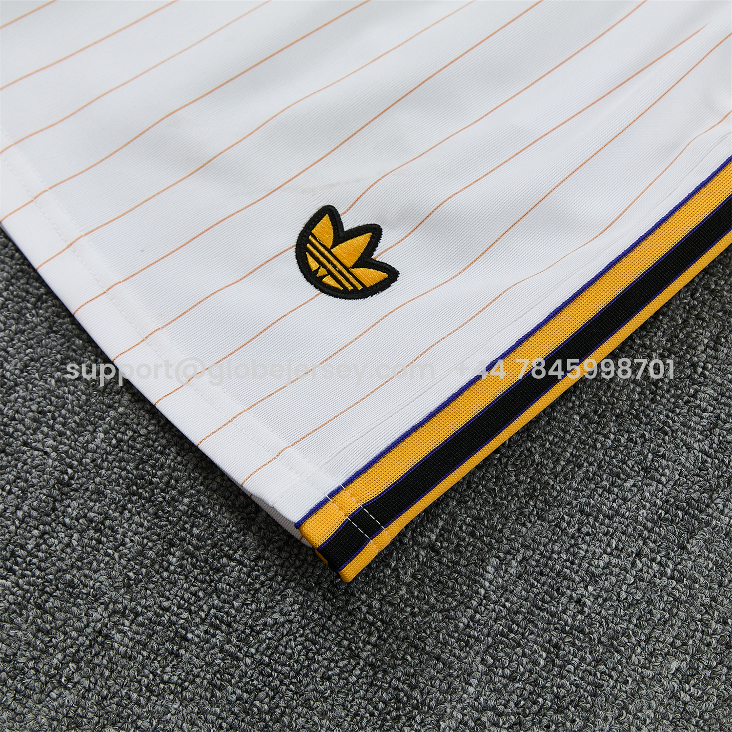 GlobeJersey-Manchester United 25-26 Retro Style Short-Sleeve Training Set - White With Thin Black Stripes Top & Pants