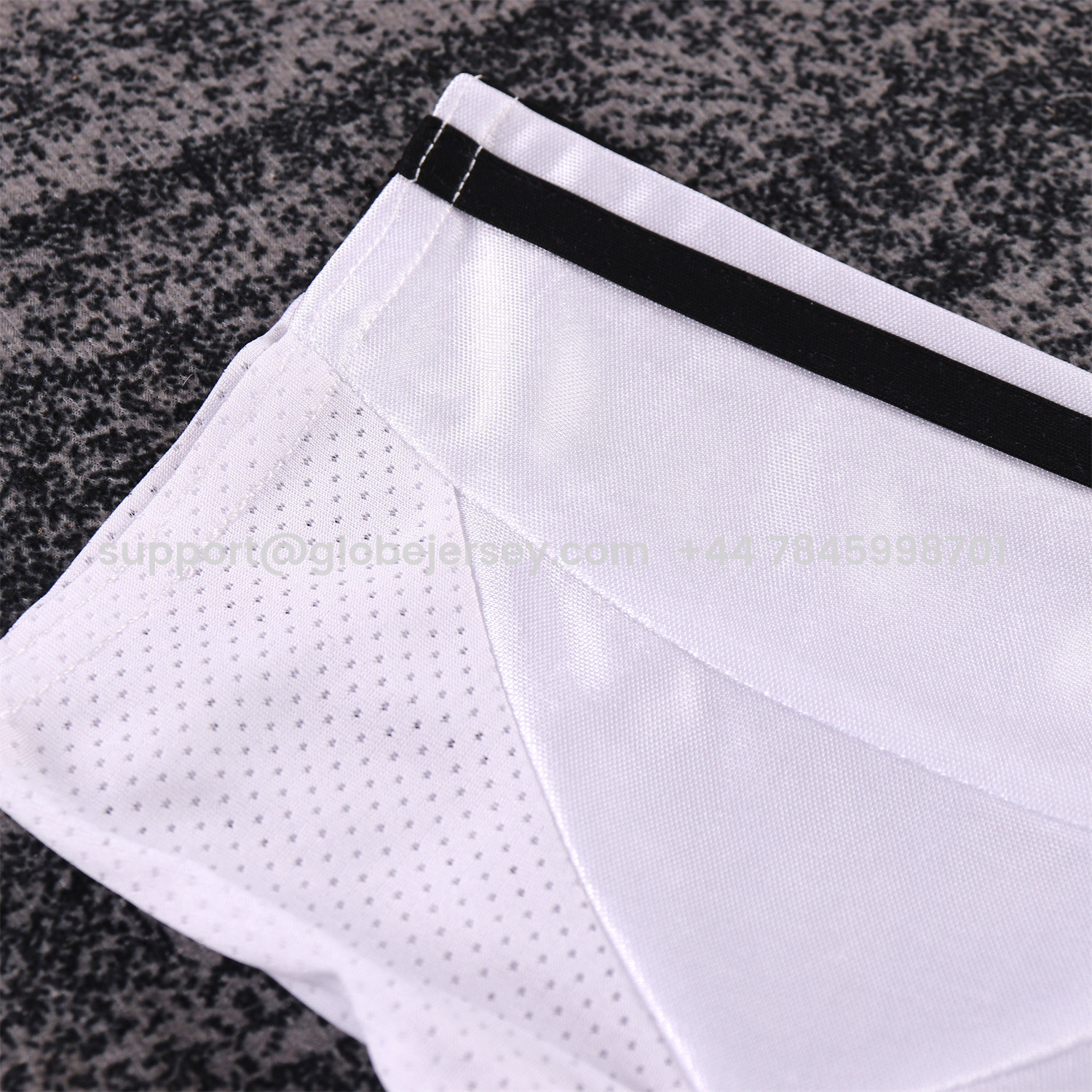 GlobeJersey-Retro Real Madrid 04-05 Home Kids Kit