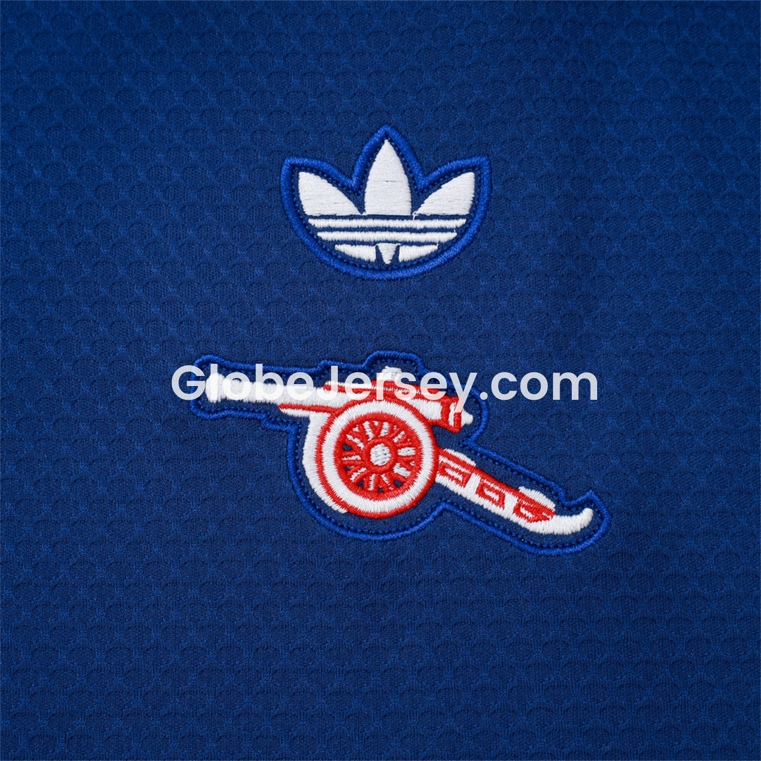 GlobeJersey-Arsenal 25-26 Throwback Trefoil Short-Sleeve Training Set - Royal Blue Top and Shorts