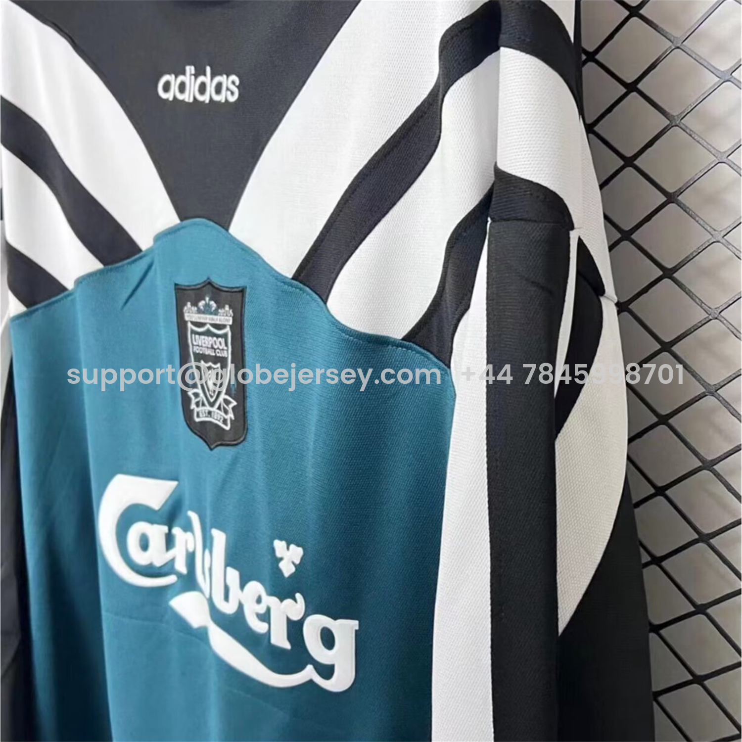 GlobeJersey-Retro Liver.pool 1995-96 Green And Black Training Unisex Pullover Hoodie