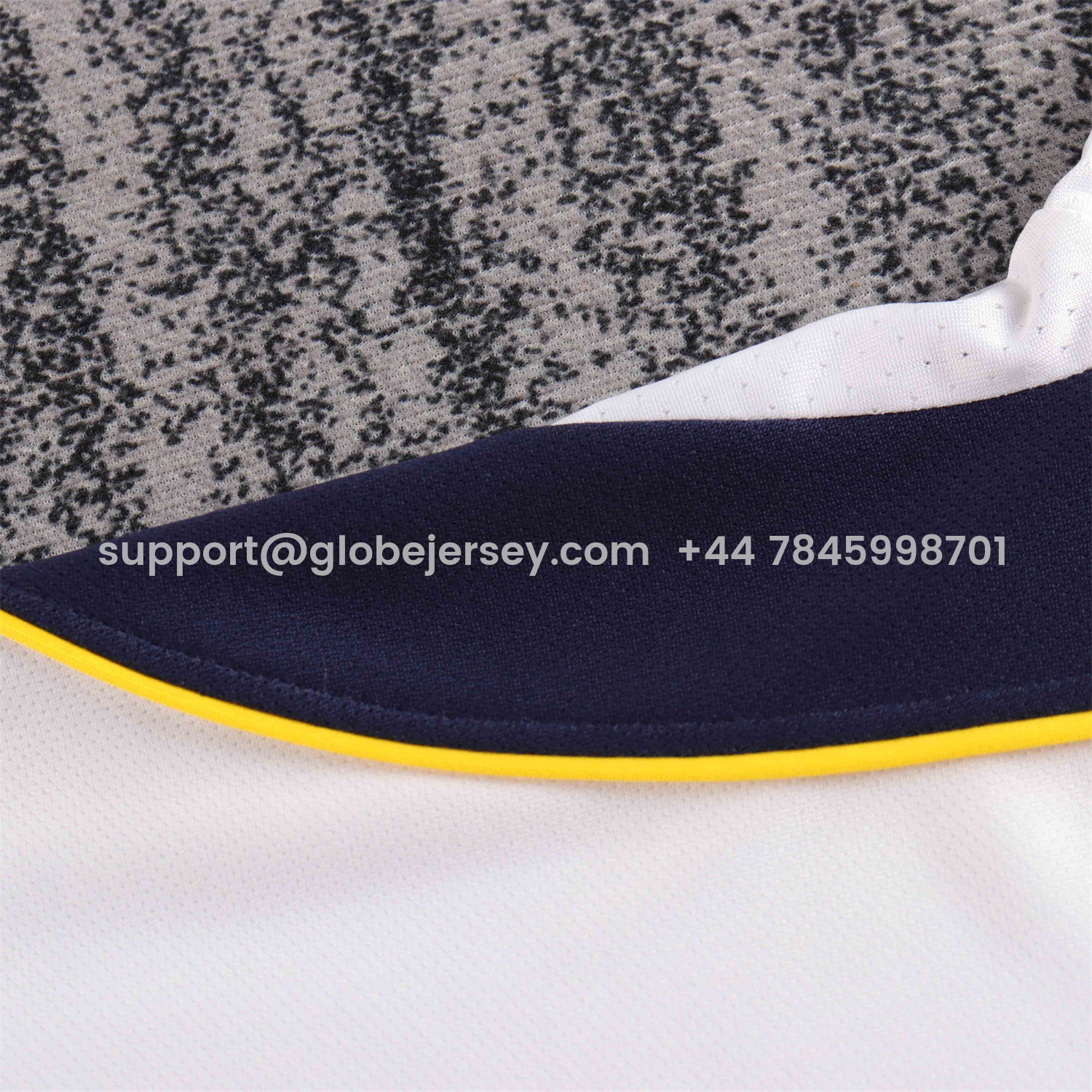 GlobeJersey-Retro Liver.pool 2001-02 Away Kids Kit
