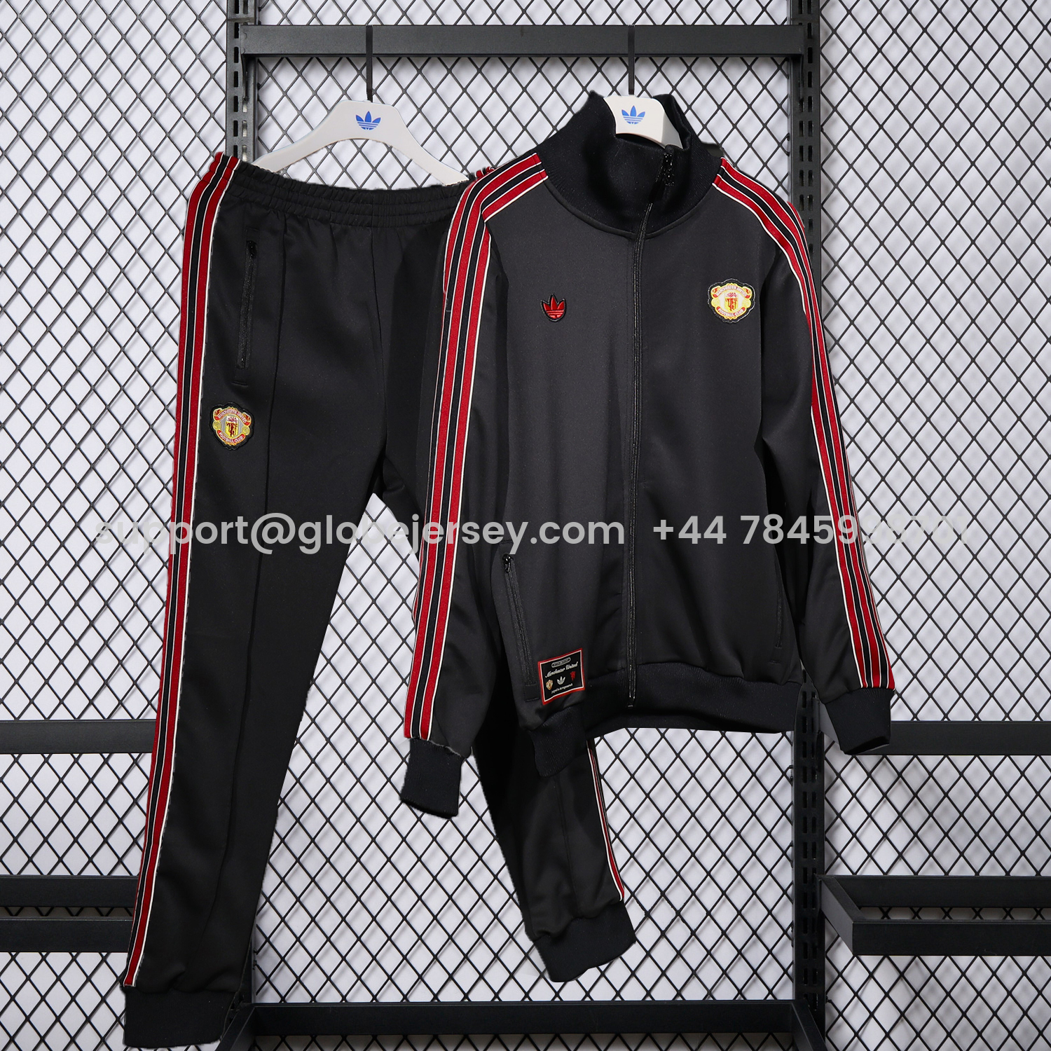 GlobeJersey-Manchester United 25-26 Red Lines Training Set - Black Top and Black Pants