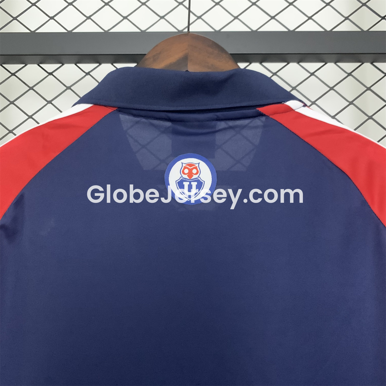 GlobeJersey-Retro Universidad De Chile 2001-02 Home Jersey