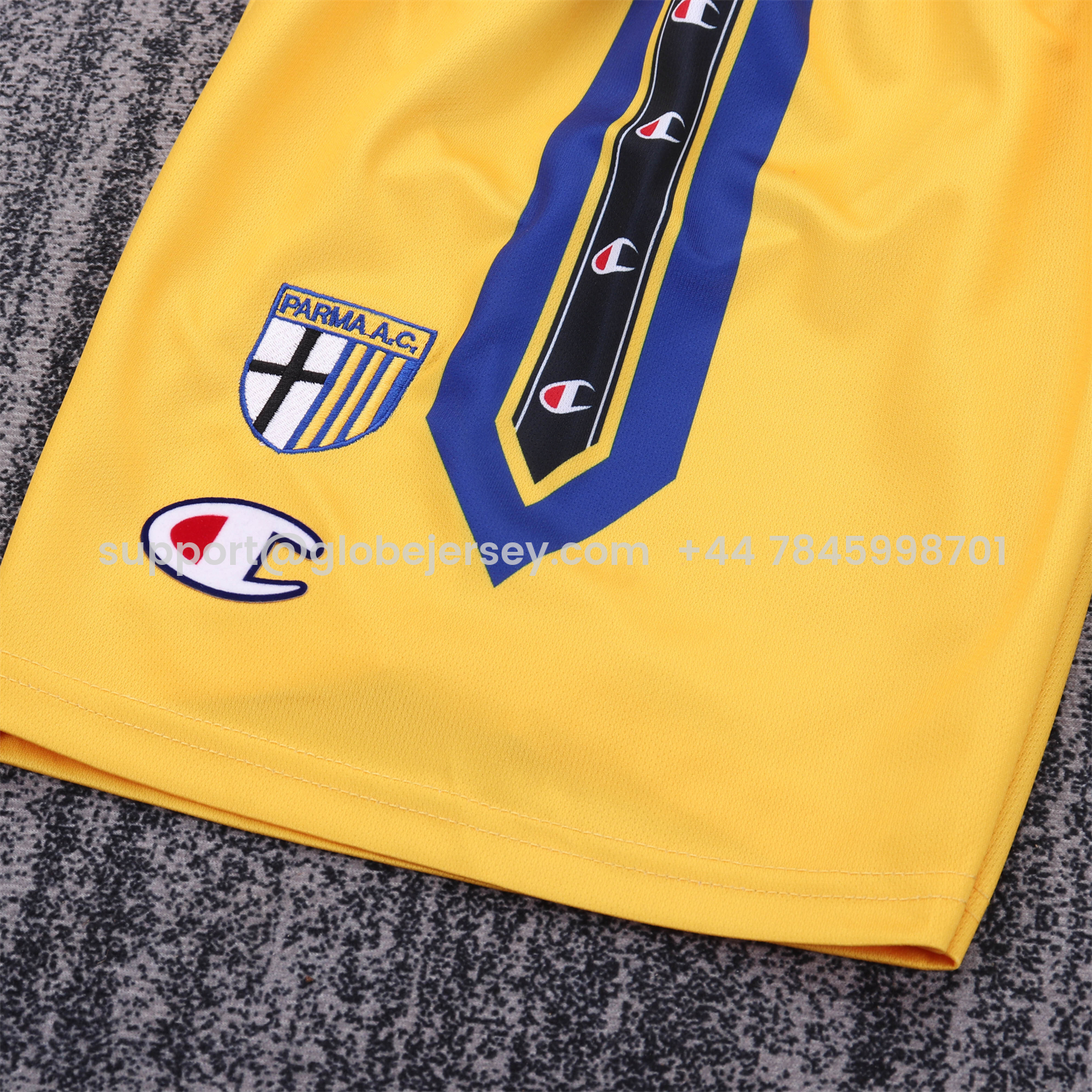 GlobeJersey-Retro Parma 1999-00 Home Kids Kit