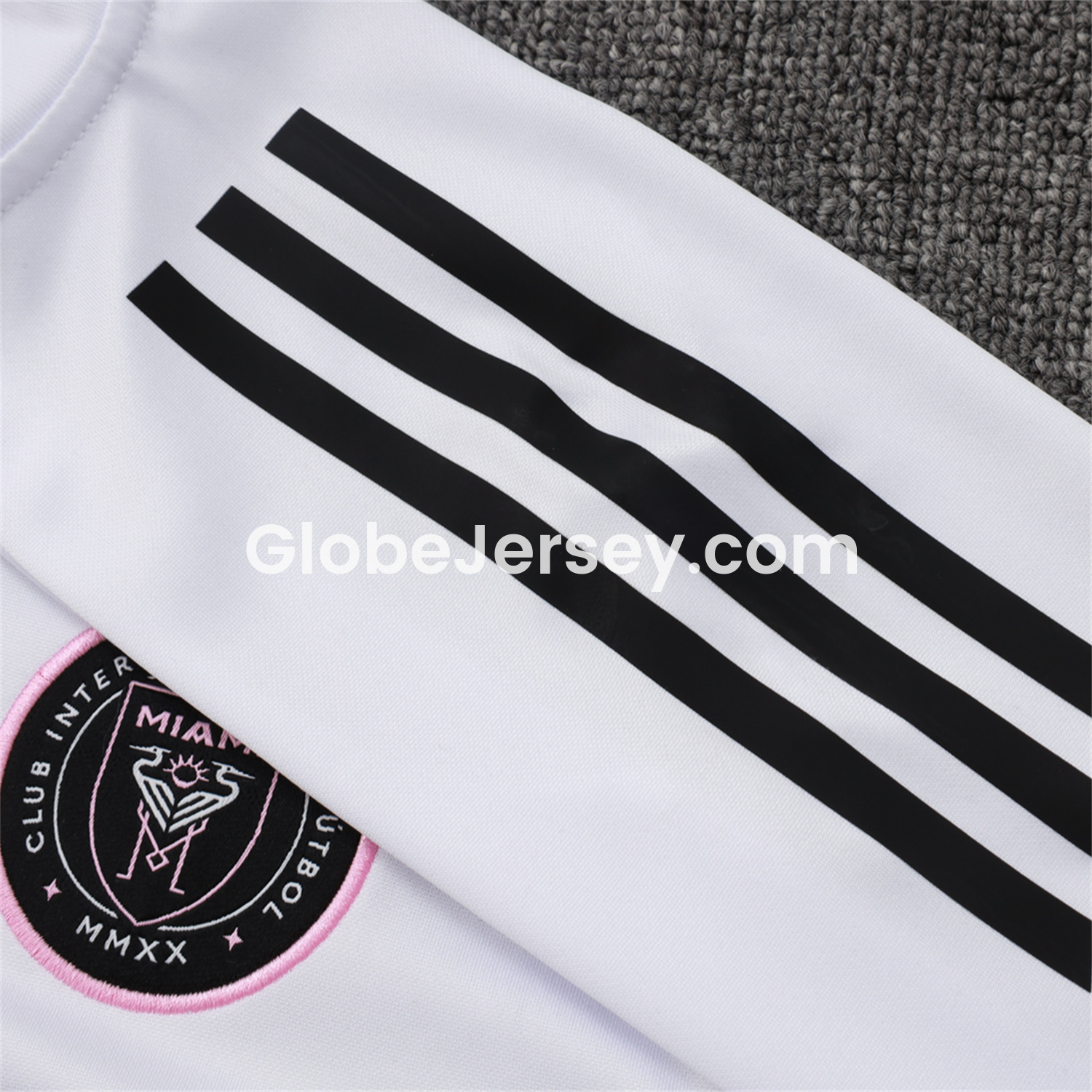 GlobeJersey-INT M.A.M 25-26 Long Sleeves Training Set - White Top & Black Pants