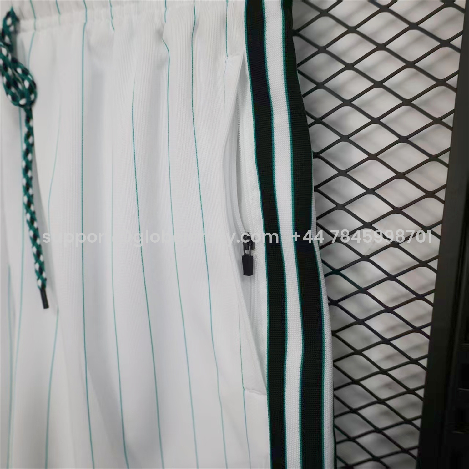 GlobeJersey-Liver.pool 25-26 Trefoil White Travel Shorts - Player Version