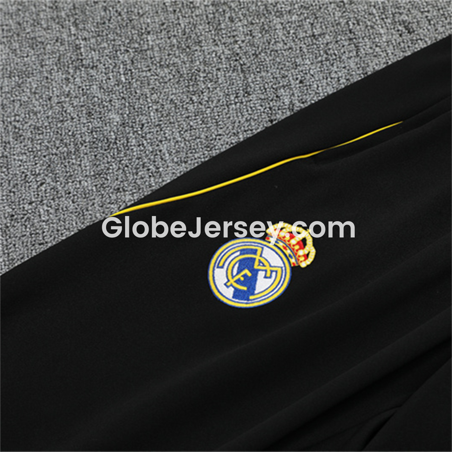 GlobeJersey-Real Madrid 25-26 Long Sleeve Training Set - Yellow Line White Top and Black Shorts