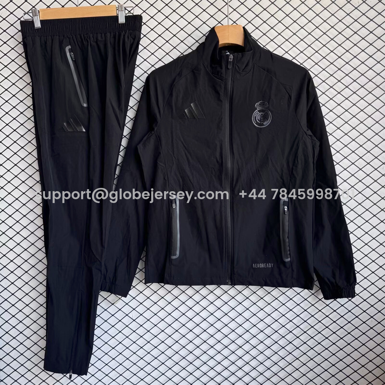 GlobeJersey-Real Madrid 25-26 Black Logo Windbreaker Training Set - Black Top and Pants