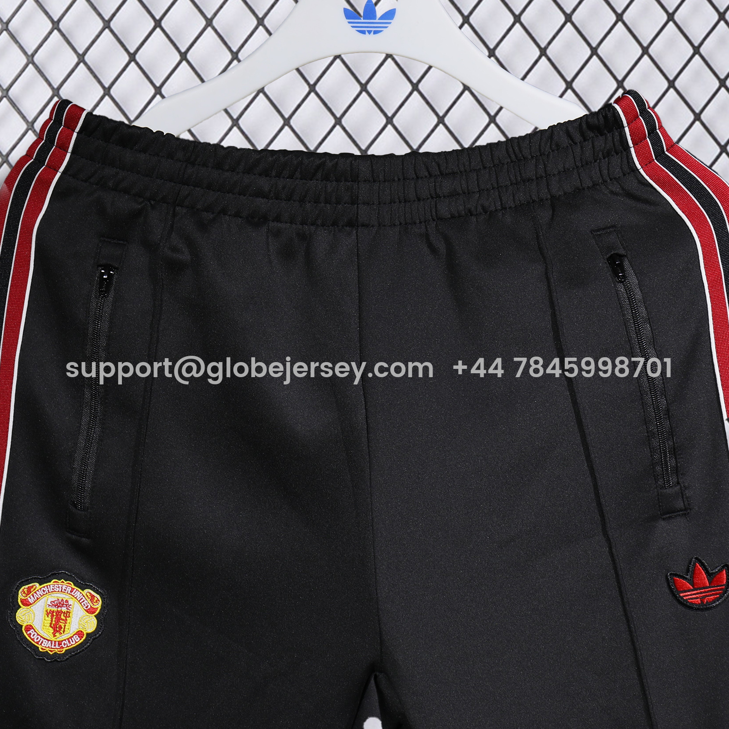 GlobeJersey-Manchester United 25-26 Red Lines Training Set - Black Top and Black Pants