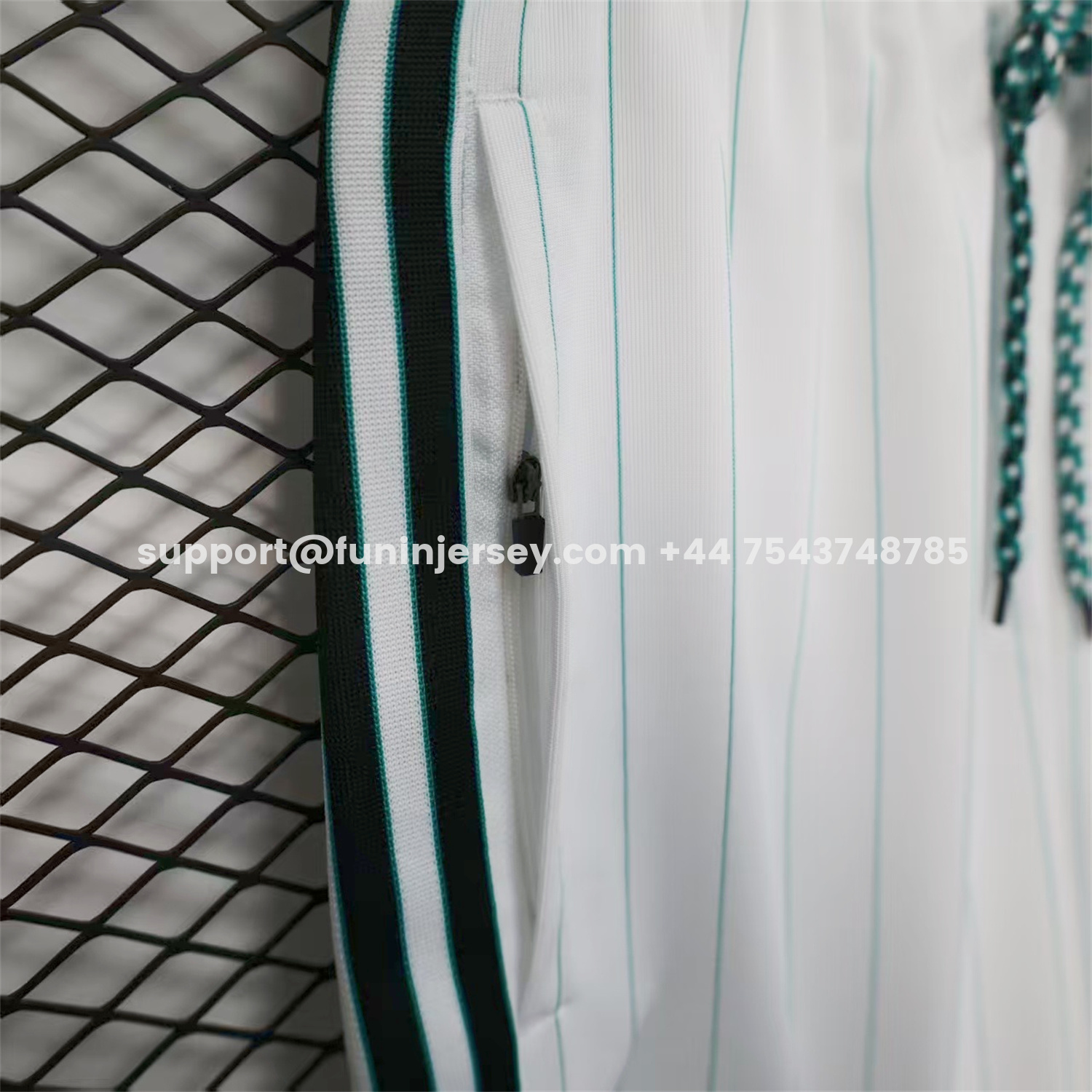 Funinjersey-Liver.pool 25-26 Trefoil White Travel Shorts - Player Version