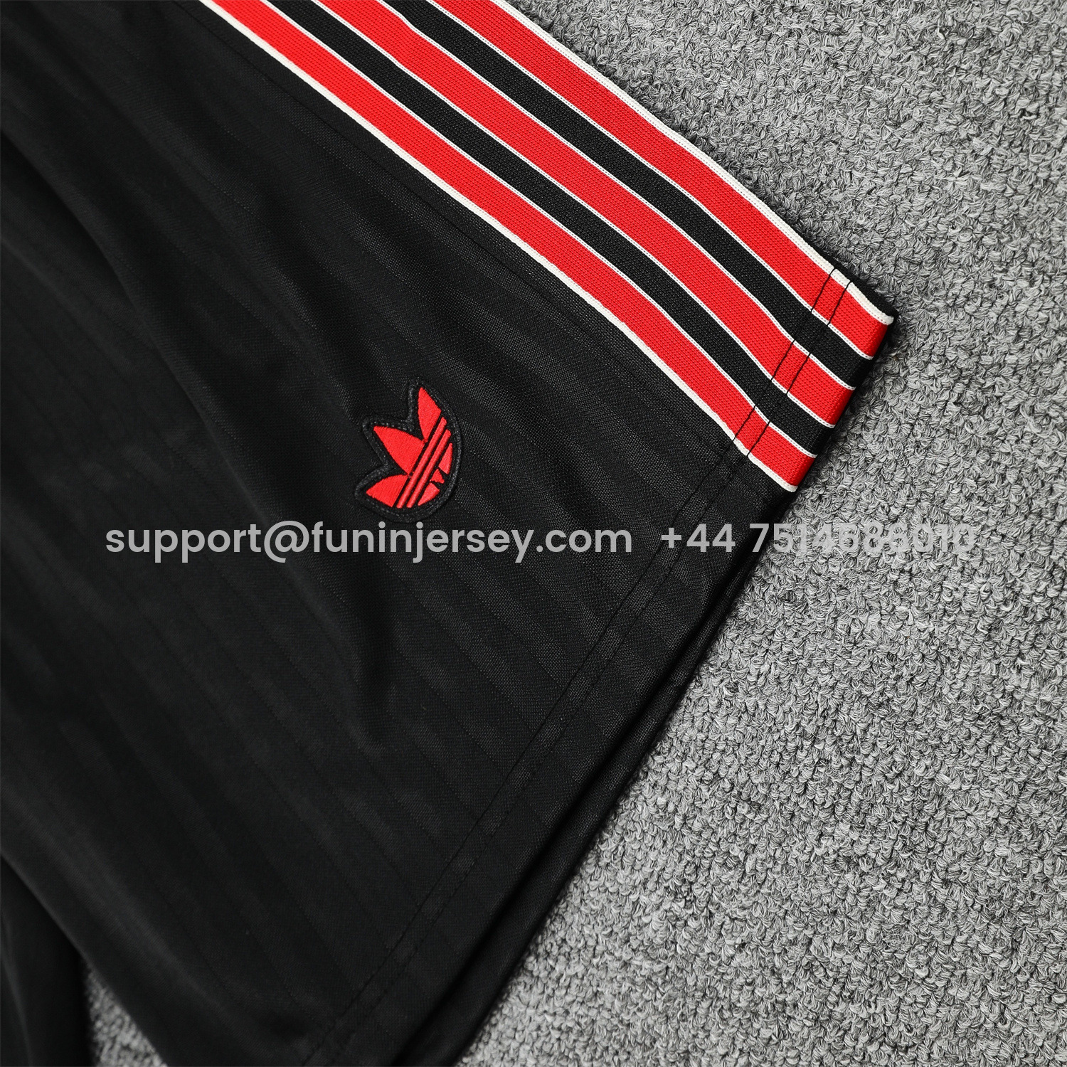 Funinjersey-Manchester United 25-26 Vest Training Set - Red Retro Logo Black Vest & Black Shorts