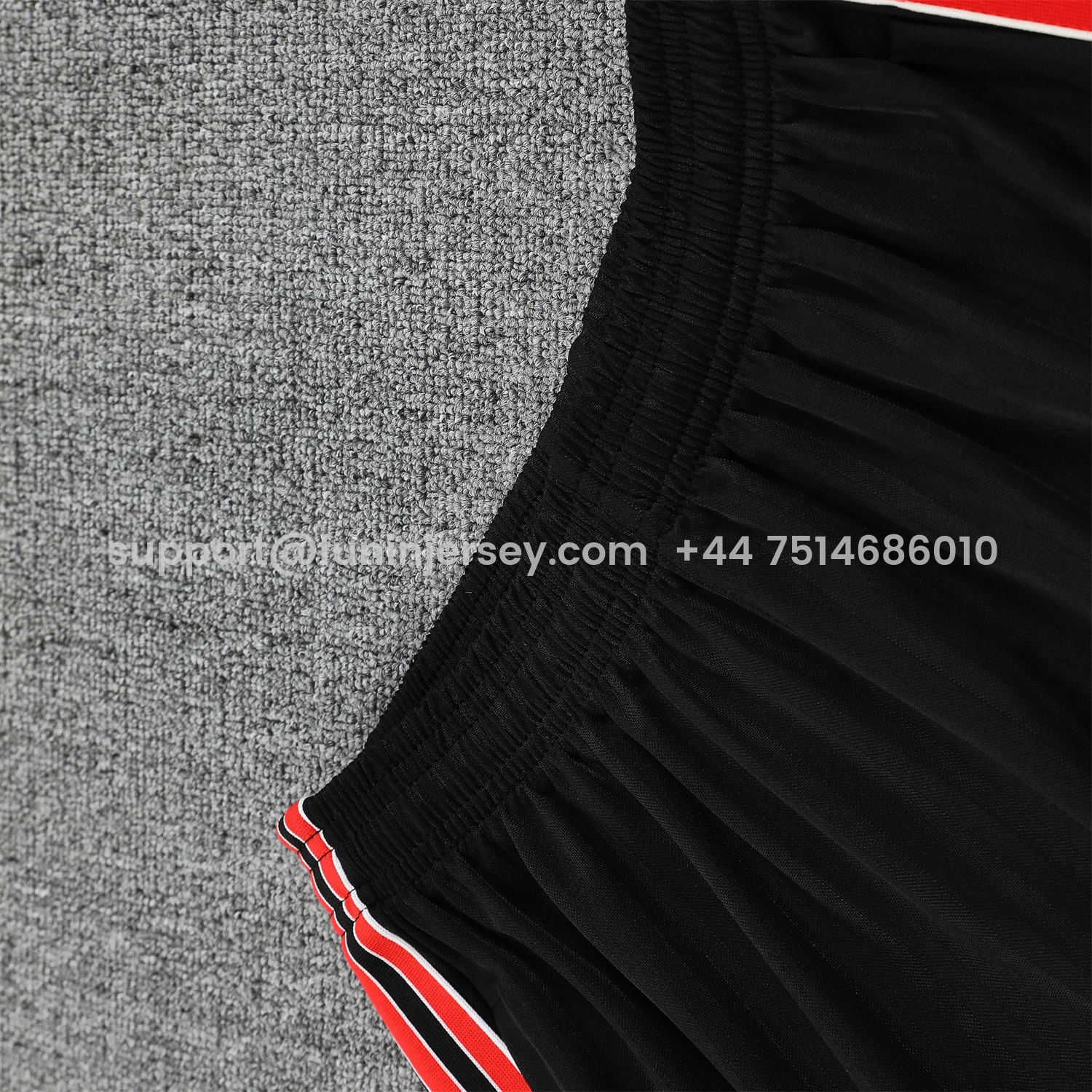 Funinjersey-Manchester United 25-26 Vest Training Set - Red Retro Logo Black Vest & Black Shorts