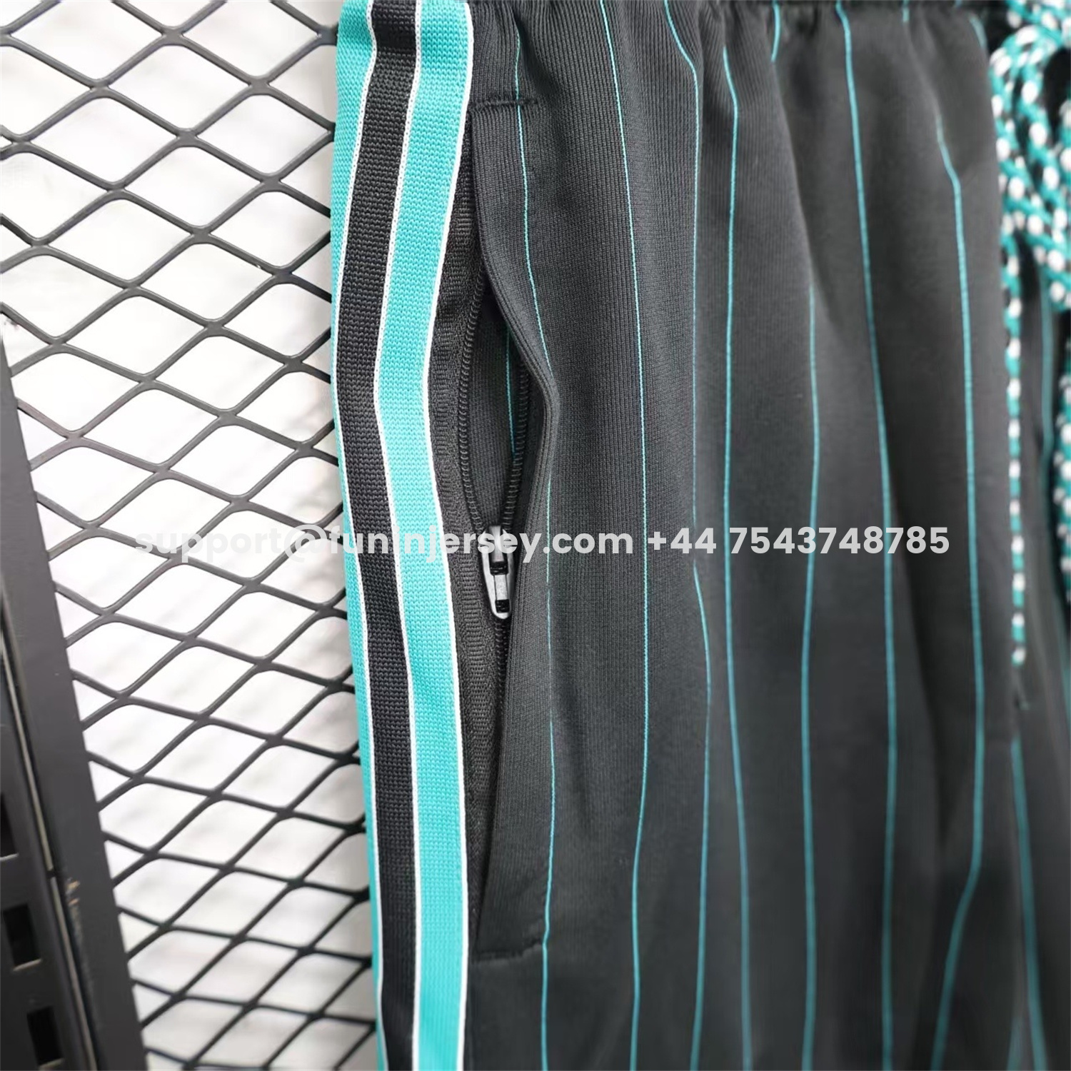 Funinjersey-Liver.pool 25-26 Trefoil Black Travel Shorts - Player Version