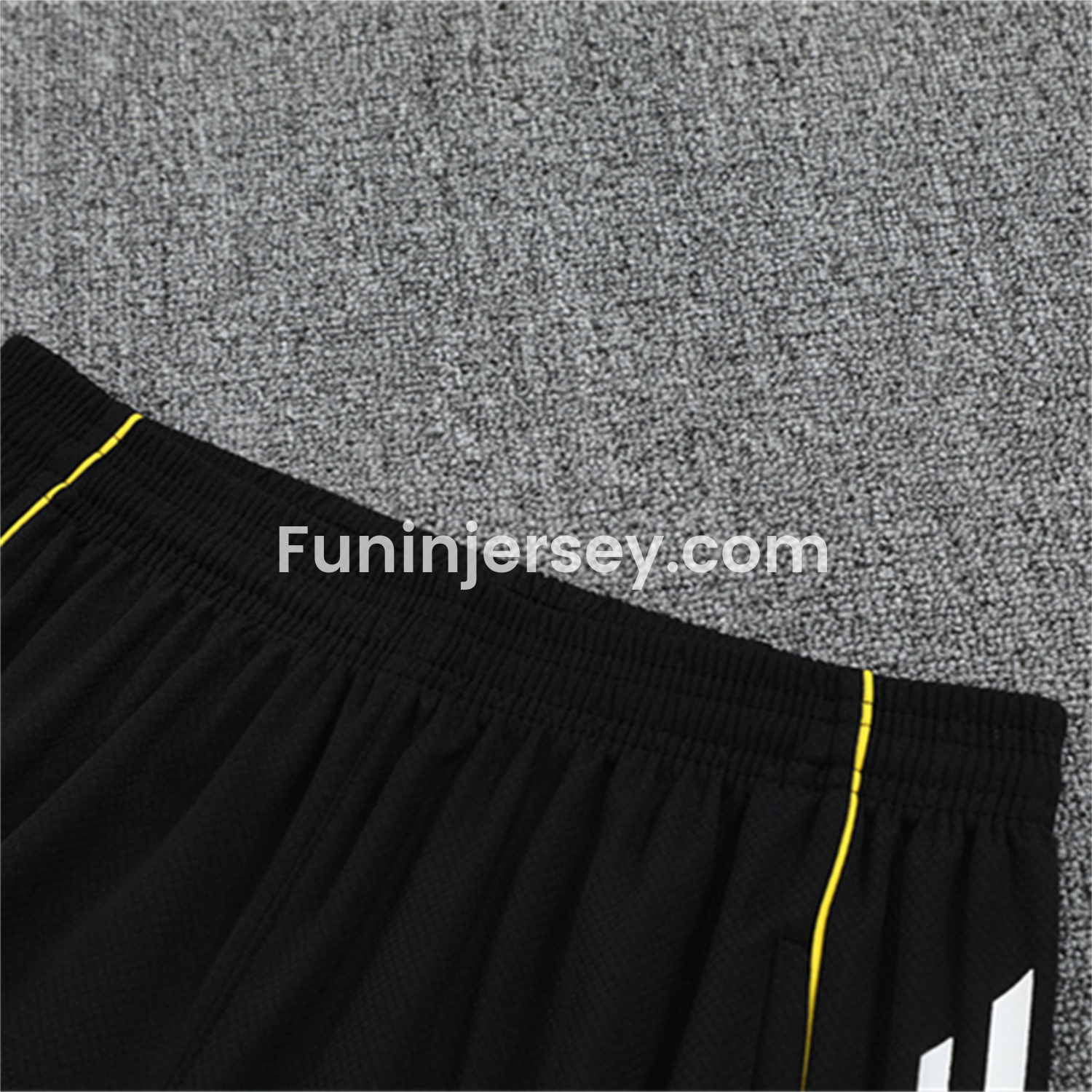 Funinjersey-Real Madrid 25-26 Short-Sleeve Training Set - Yellow Line Black Top and Black Shorts