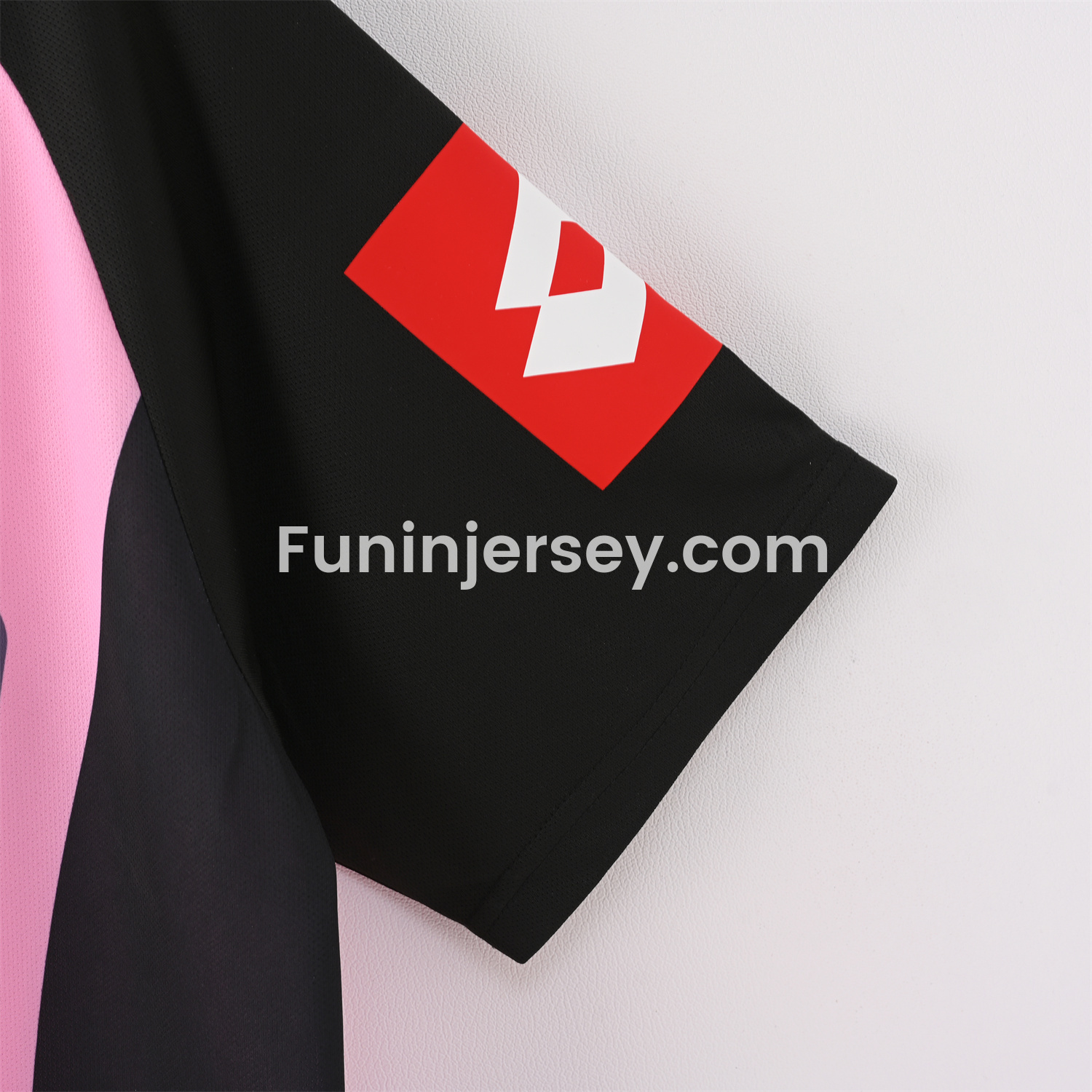 Funinjersey-Retro Juventus 2002-03 Pink Goalkeeper Jersey