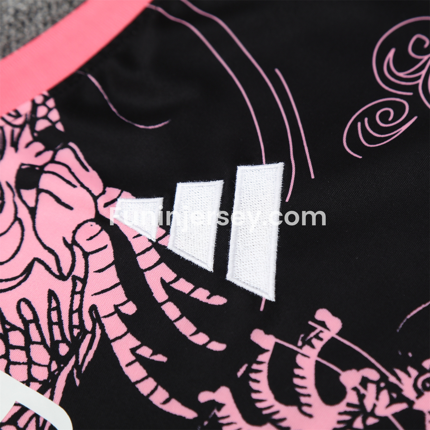 Funinjersey-Real Madrid 25-26 Vest Training Set - Pink-Black Dragon Vest & Black-White Shorts
