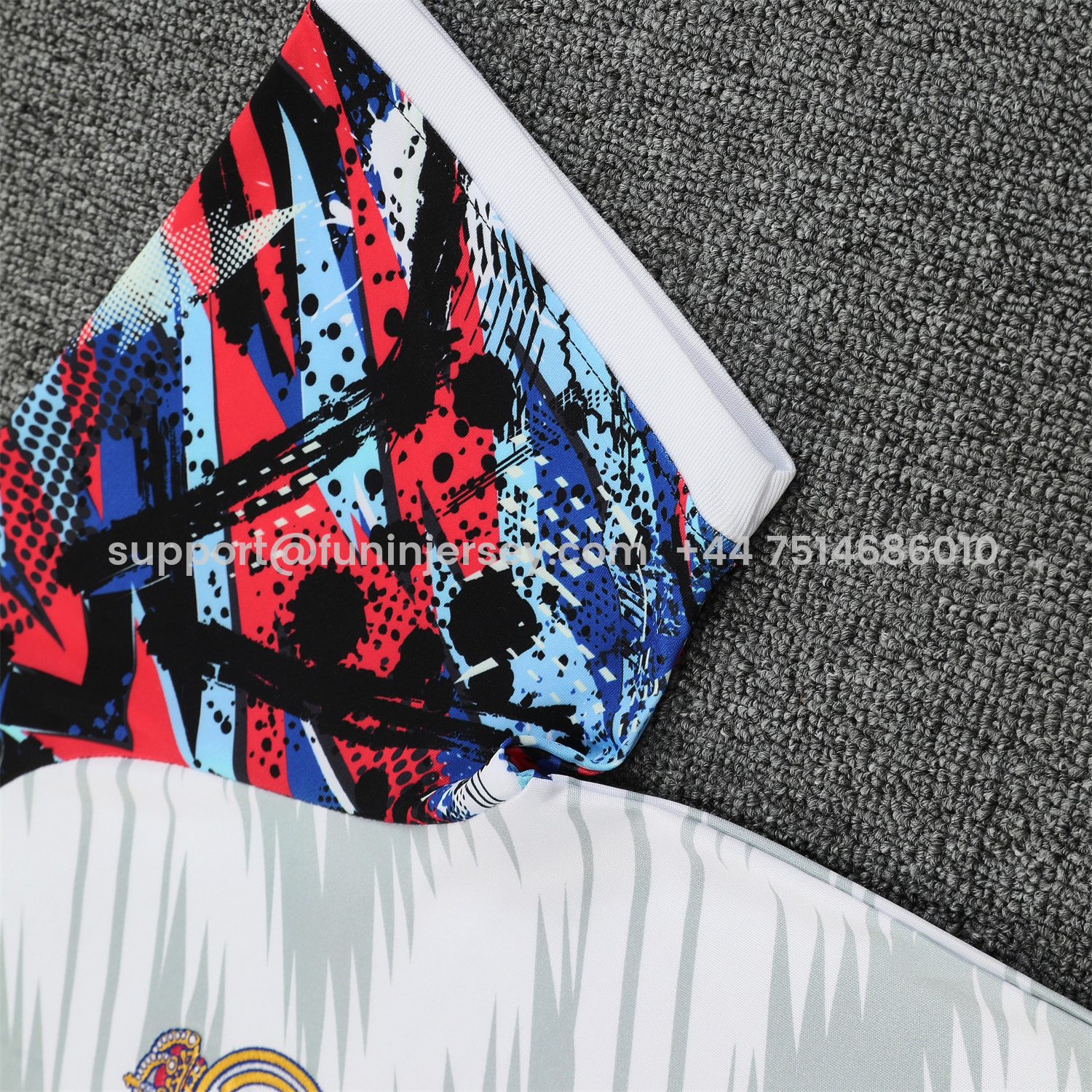 Funinjersey-Real Madrid 25-26 Short-Sleeve Training Set - Grey Arrow Pattern Top & Black Shorts