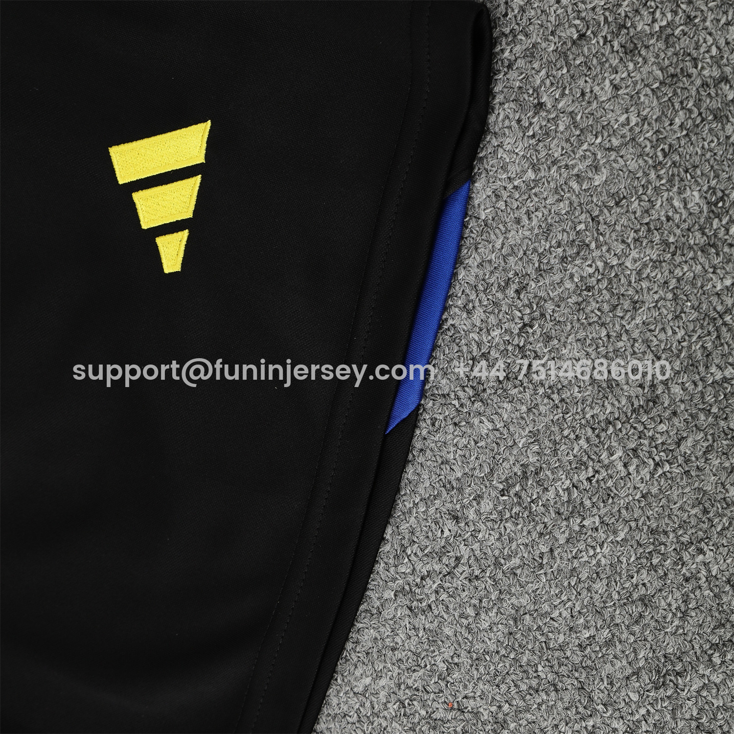 Funinjersey-Manchester United 25-26 Vest Training Set - Black And Light Grey Vest & Black Shorts