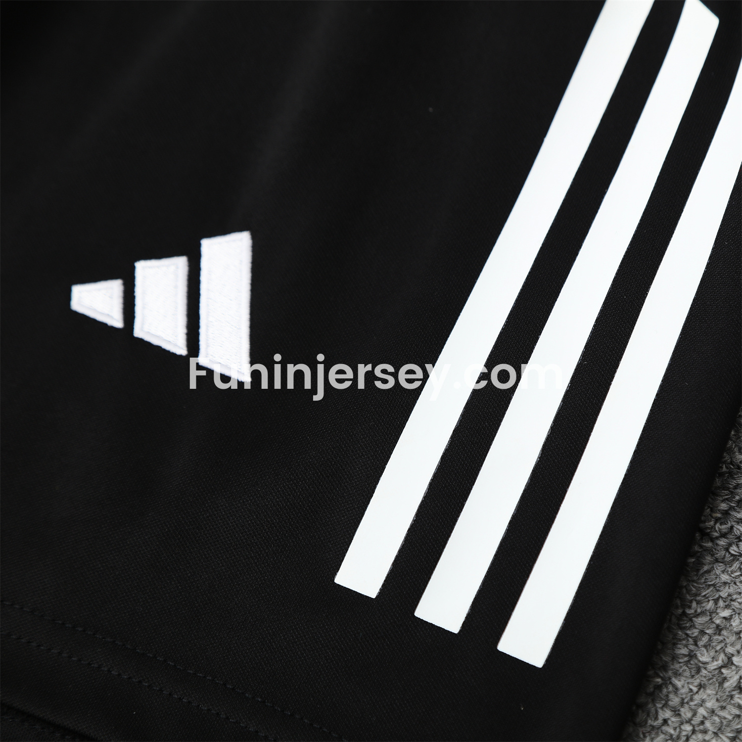 Funinjersey-Real Madrid 25-26 Vest Training Set - Pink-Black Dragon Vest & Black-White Shorts