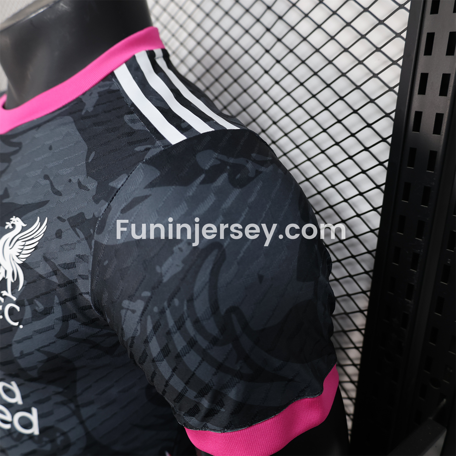 Funinjersey-Liver.pool 25-26 Red White Liver.pool Bird Black Special Jersey - Player Version