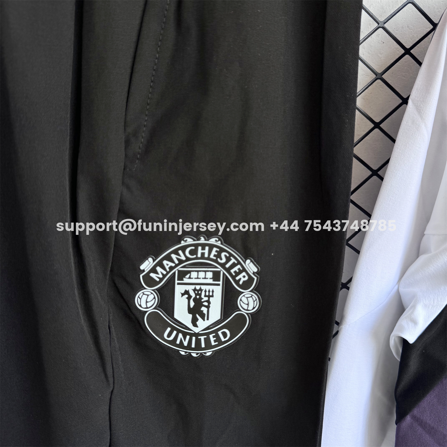 Funinjersey-Manchester United 25-26 Windbreaker Training Set - White Top and Black Pants