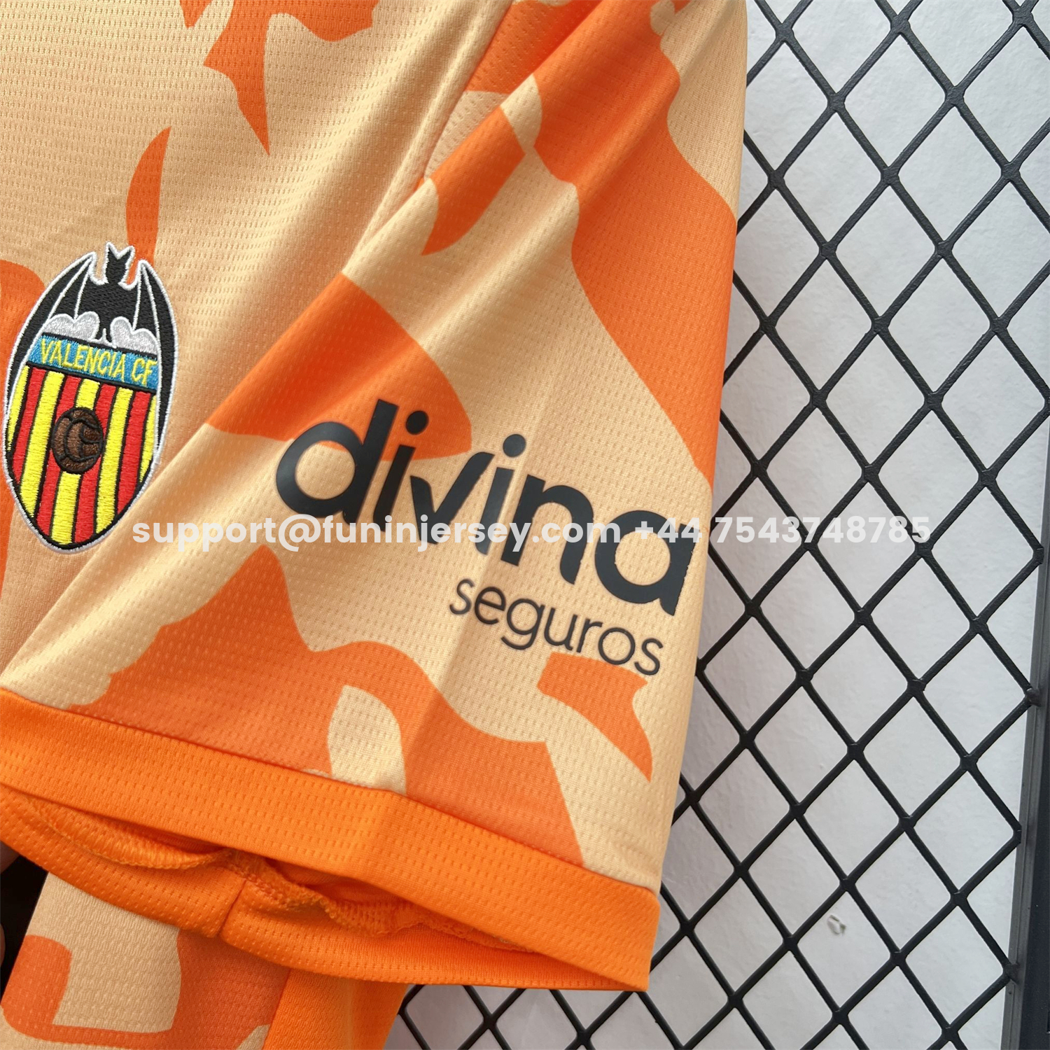 Funinjersey-Valencia 25-26 Retro Style Jersey - Fans Version