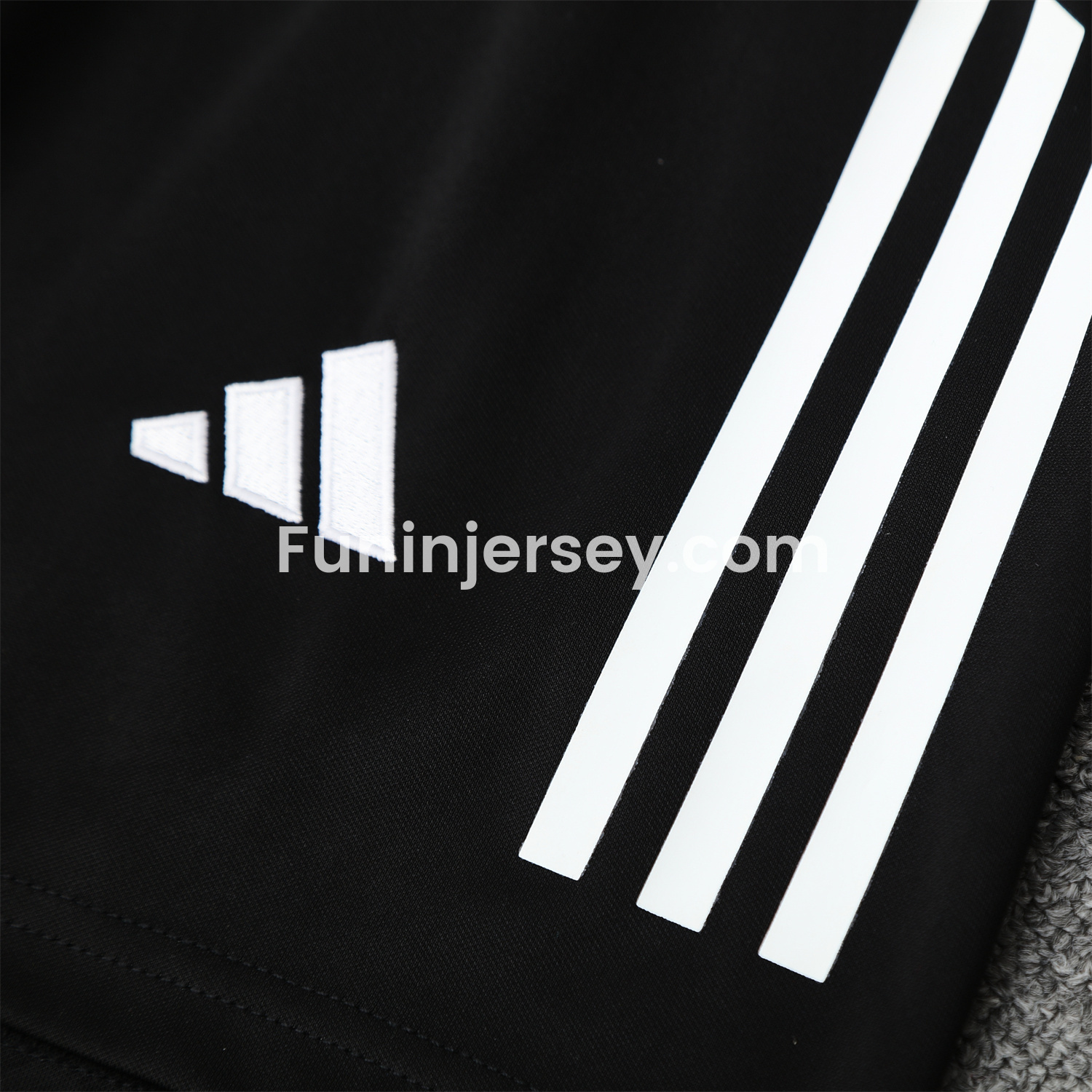 Funinjersey-Real Madrid 25-26 Vest Training Set - Blue Black Dragon Vest & Black-White Shorts