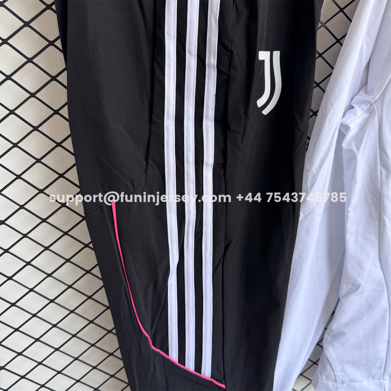 Funinjersey-Juventus 25-26 Windbreaker Training Set - White Top and Black Pants