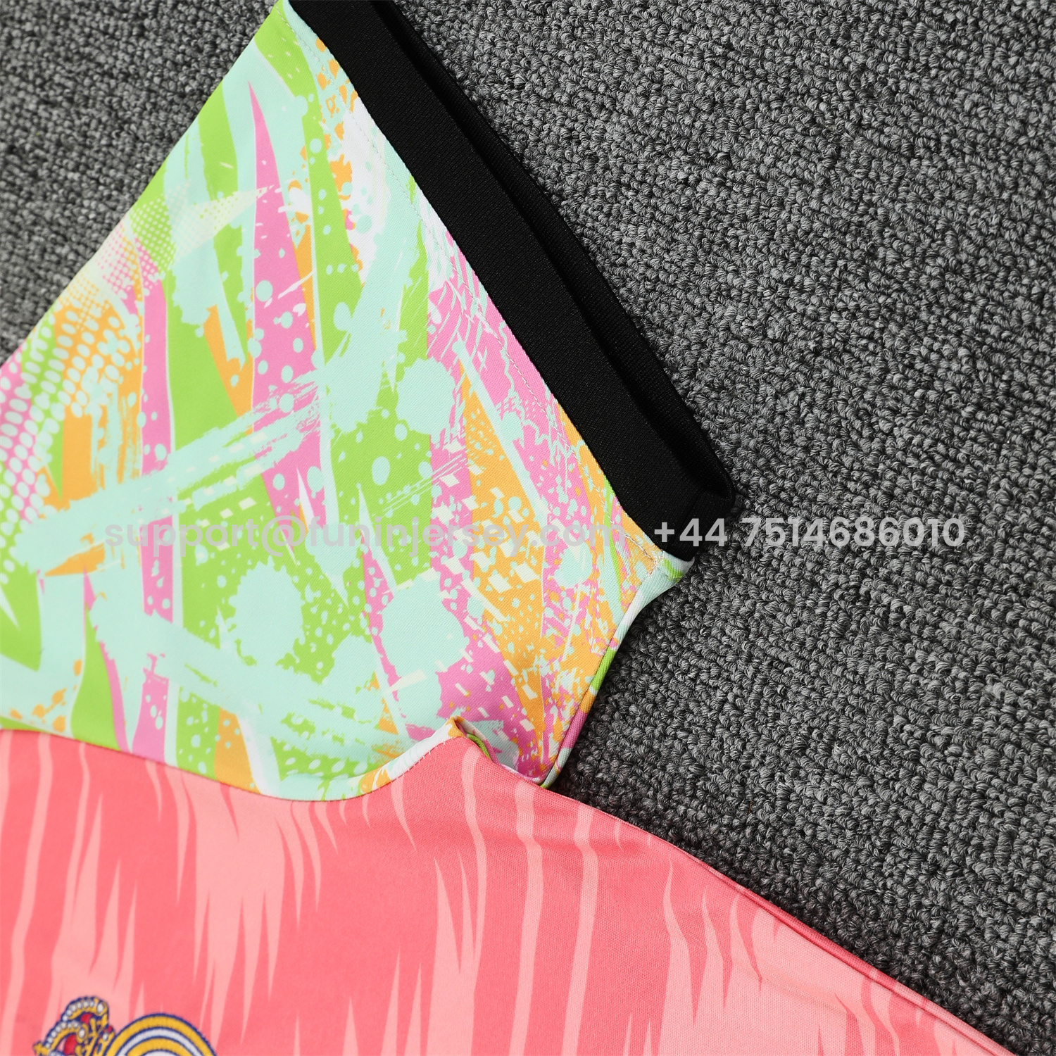 Funinjersey-Real Madrid 25-26 Short-Sleeve Training Set - Pink Arrow Pattern Top & Black Shorts