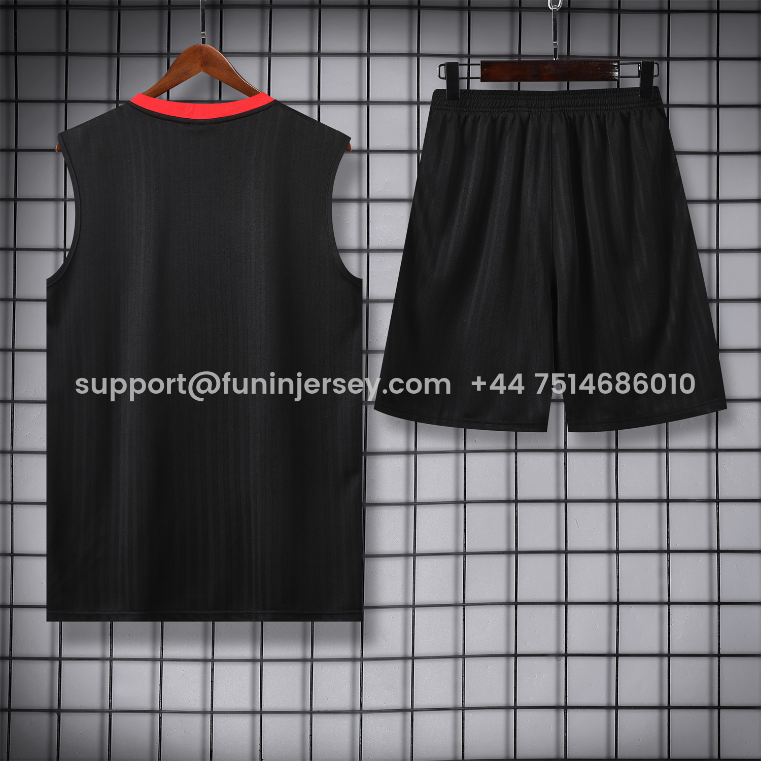 Funinjersey-Manchester United 25-26 Vest Training Set - Red Retro Logo Black Vest & Black Shorts