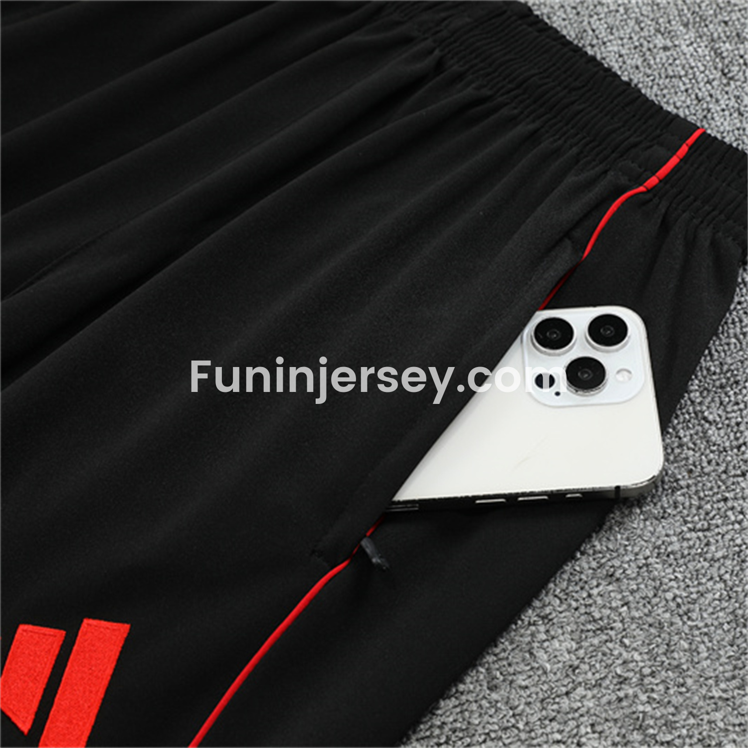 Funinjersey-Manchester United 25-26 Kid Long Sleeves Training Set - Red-Black Top & Black Pants