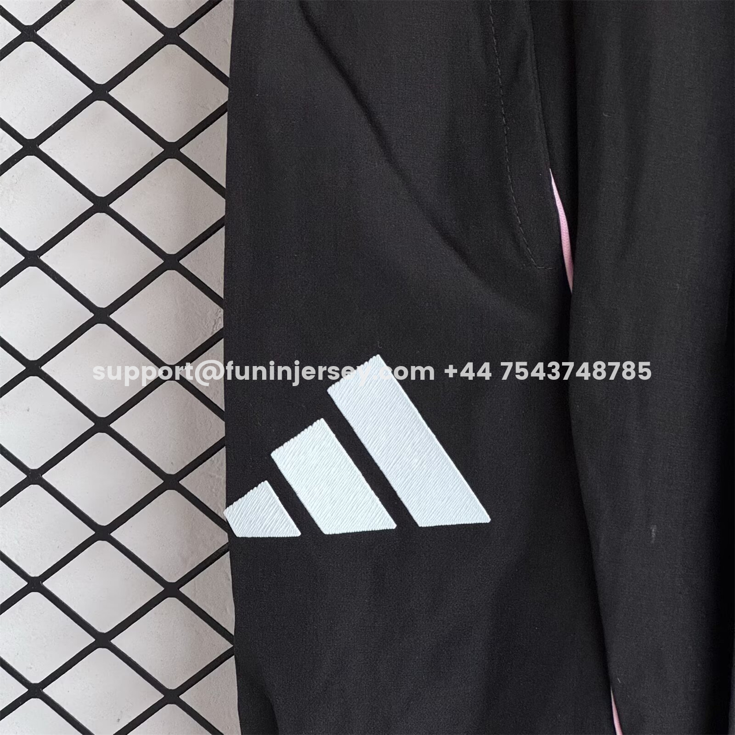 Funinjersey-Juventus 25-26 Yellow Lines Windbreaker Training Set - Black Top and Pants