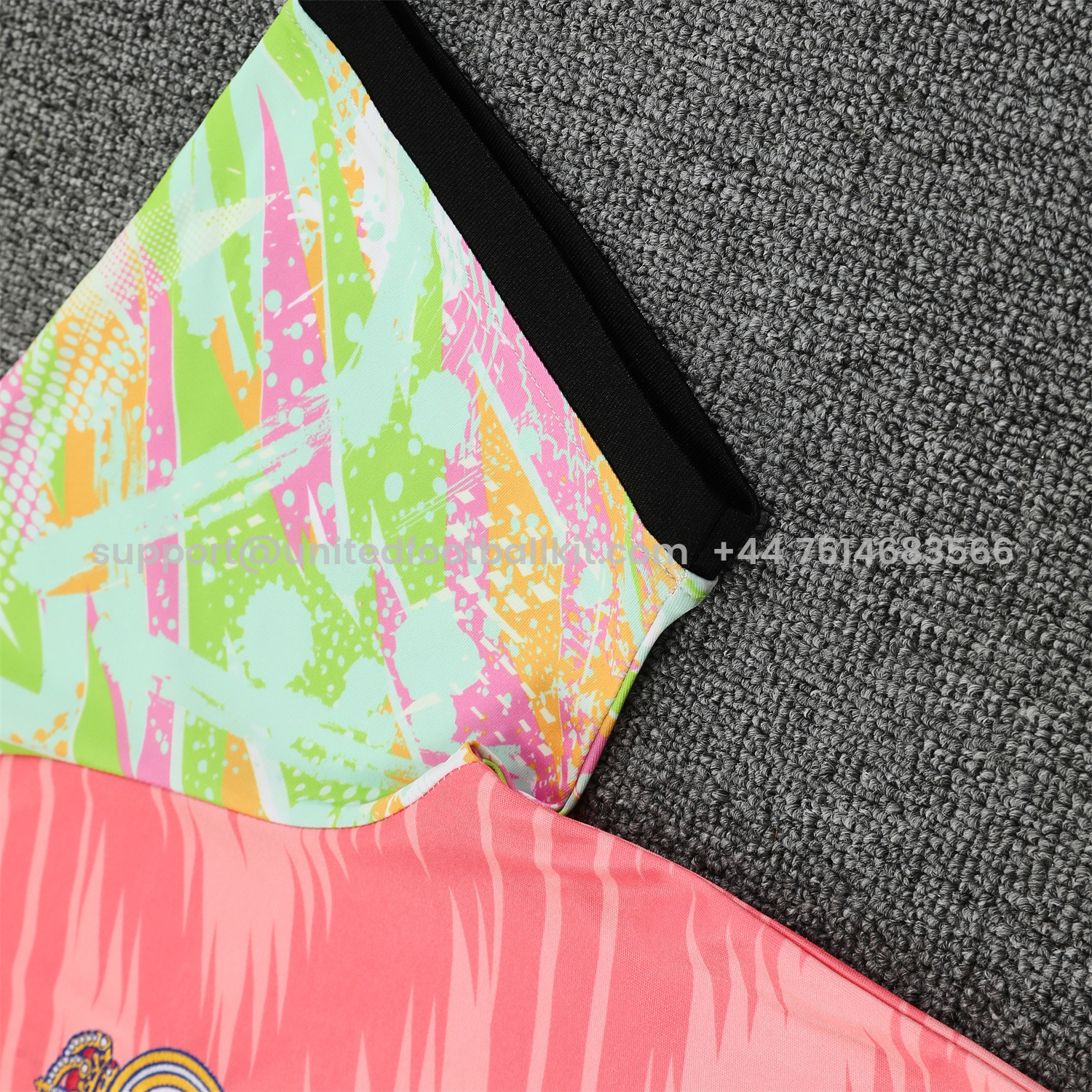 Unitedfootballkit.com | Real Madrid 25-26 Short-Sleeve Training Set - Pink Arrow Pattern Top & Black Shorts -Customize Name, Number and Patch | Worldwide Shipping