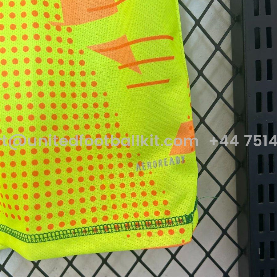 Unitedfootballkit.com | Bayern Munich 24-25 Green Goalkeeper Jersey - Fans Version -Customize Name, Number and Patch | Worldwide Shipping