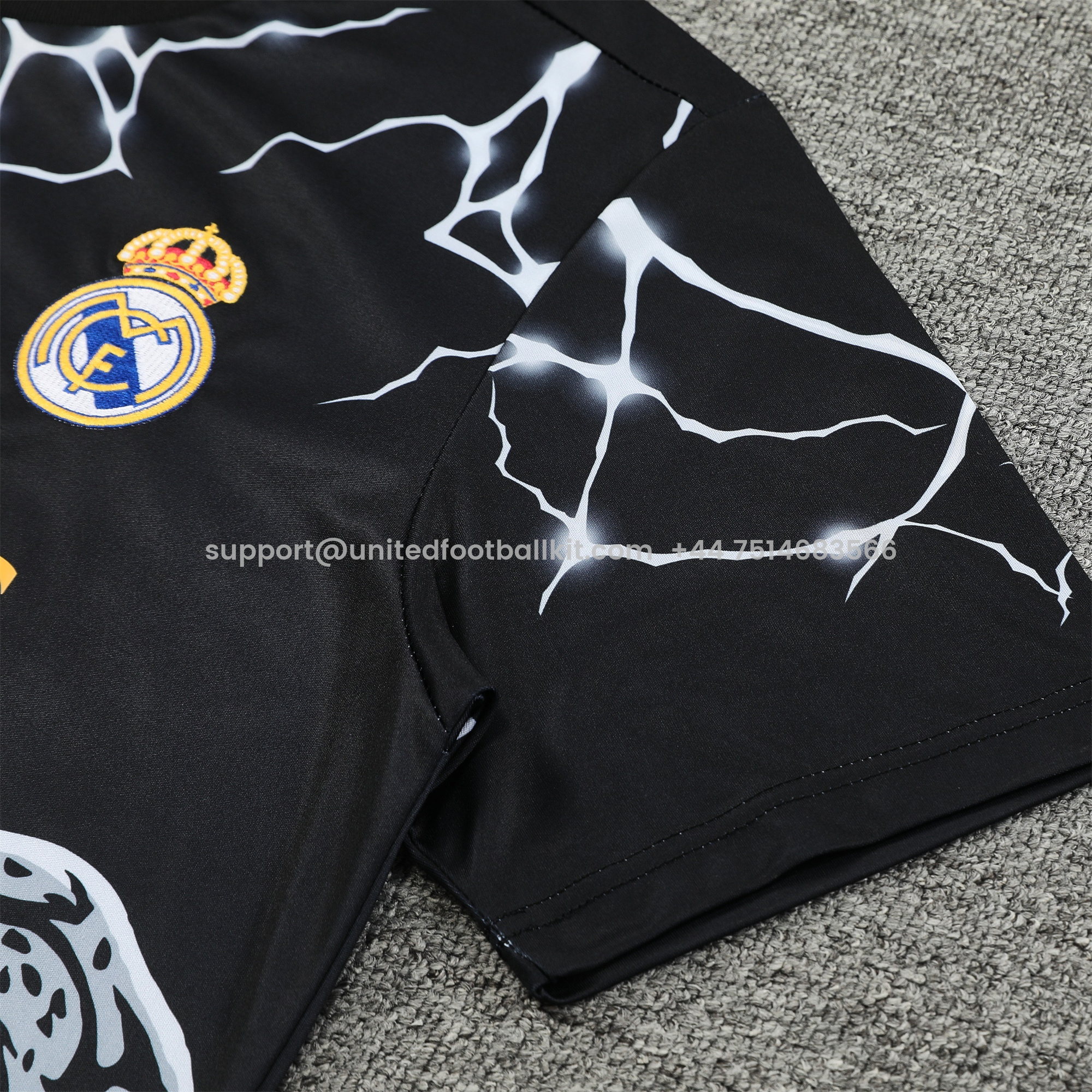 Unitedfootballkit.com | Real Madrid 24-25 Short-Sleeve Training Set - White Leopard Top & Black Shorts -Customize Name, Number and Patch | Worldwide Shipping