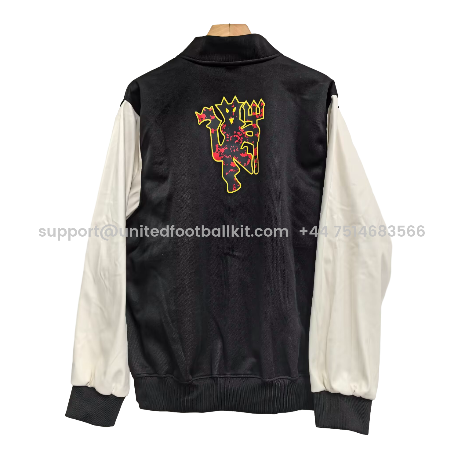 Unitedfootballkit.com | Manchester United 25-26 Throwback Windbreaker Jacket - Black And White -Customize Name, Number and Patch | Worldwide Shipping