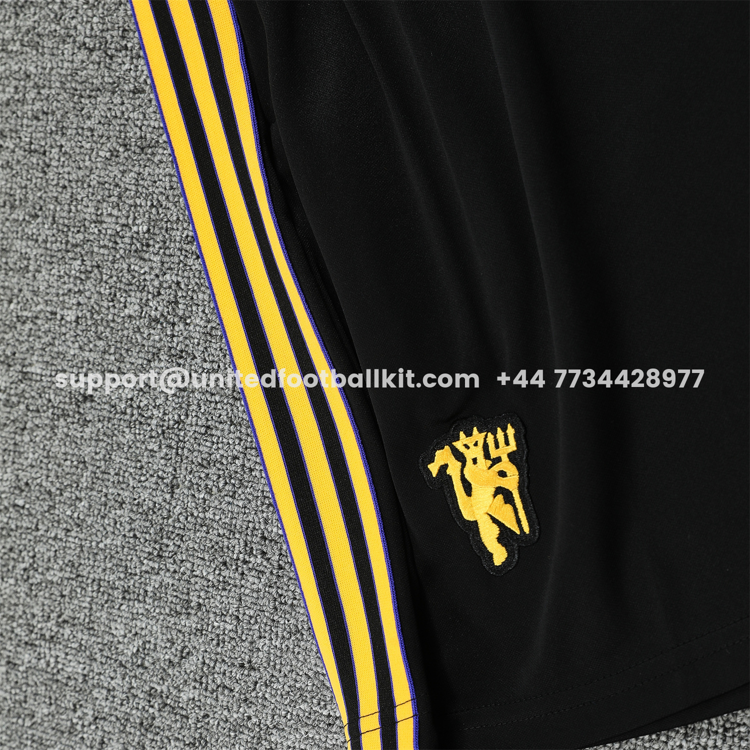 Unitedfootballkit.com | Manchester United 25-26 Trefoil Travel Short-Sleeve Training Set - Black Top & Black Shorts -Customize Name, Number and Patch | Worldwide Shipping