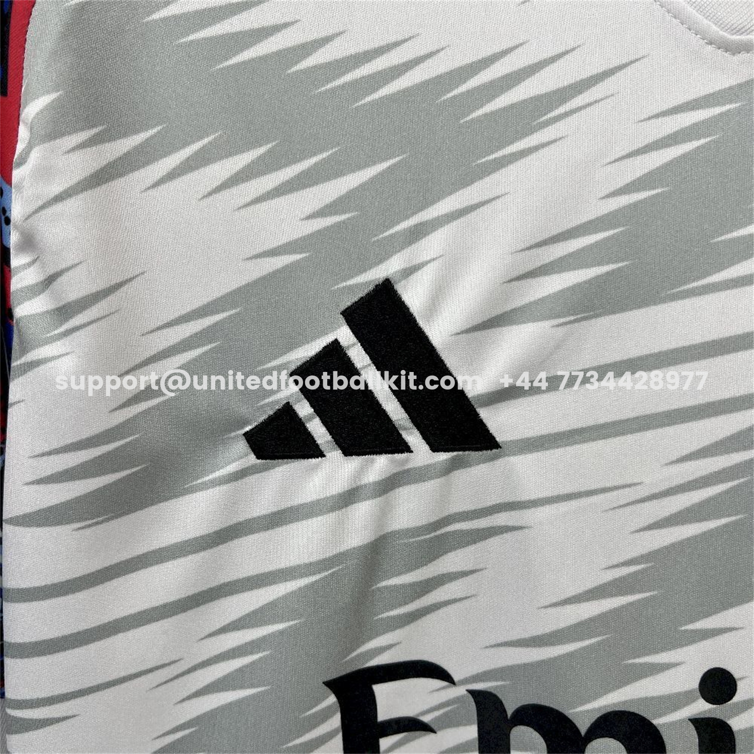Unitedfootballkit.com | Real Madrid 25-26 Grey And White Pre-Match Training Jersey - Fans Version -Customize Name, Number and Patch | Worldwide Shipping