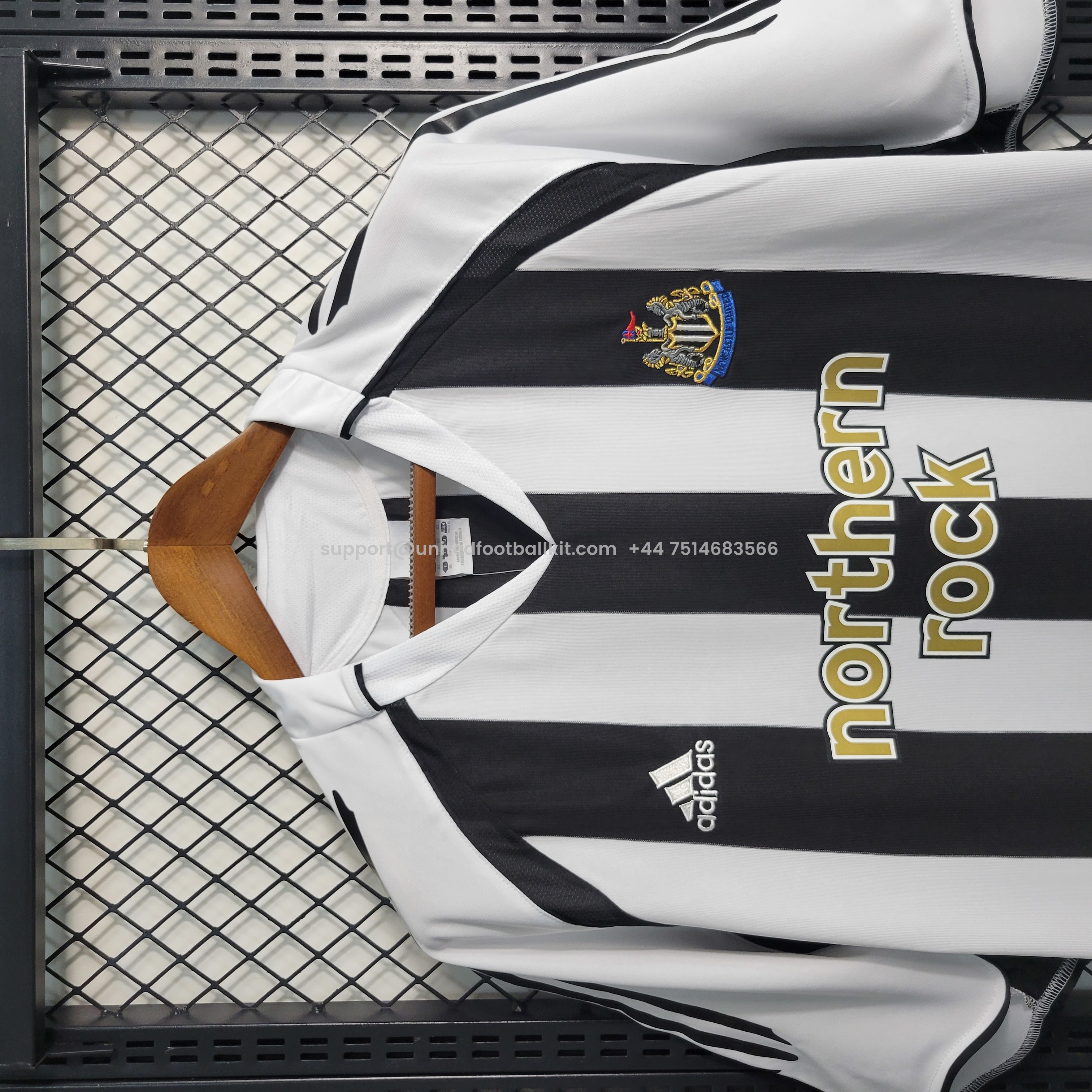 Unitedfootballkit.com | Retro Newcastle United 04-06 Home Stadium Jersey -Customize Name, Number and Patch | Worldwide Shipping