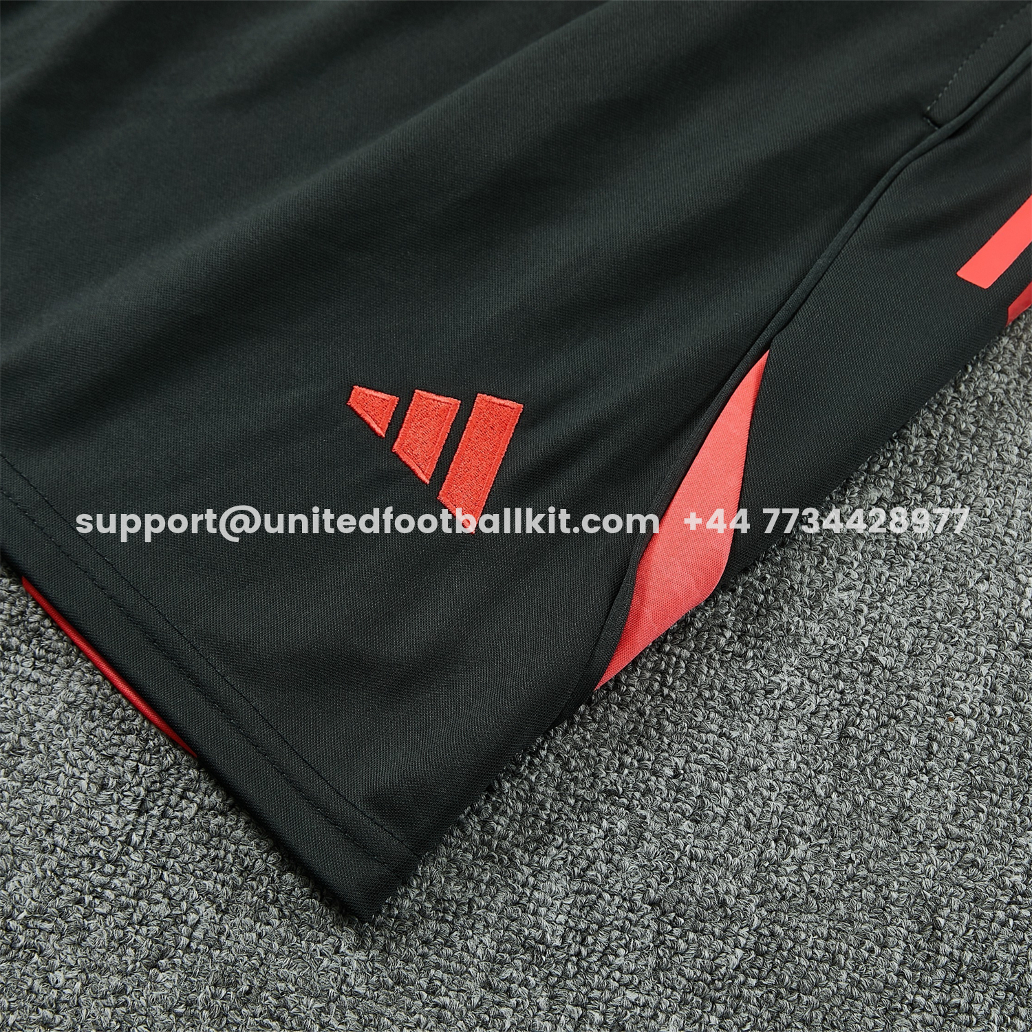 Unitedfootballkit.com | Bayern Munich 25-26 Short-Sleeve Training Set - Coral With Black Accents Top & Black With Coral Accents Pants -Customize Name, Number and Patch | Worldwide Shipping