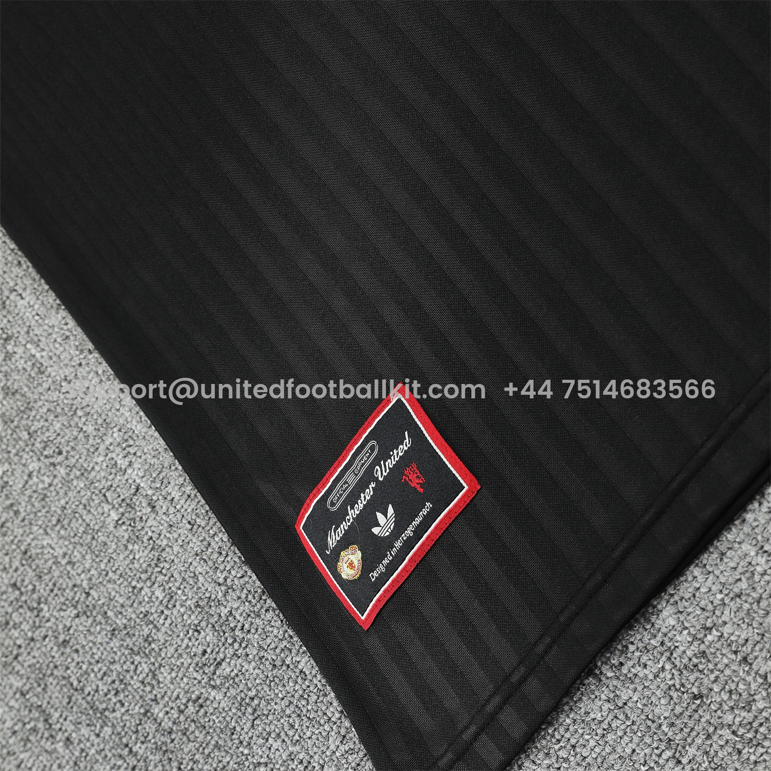 Unitedfootballkit.com | Manchester United 25-26 Vest Training Set - Red Retro Logo Black Vest & Black Shorts -Customize Name, Number and Patch | Worldwide Shipping