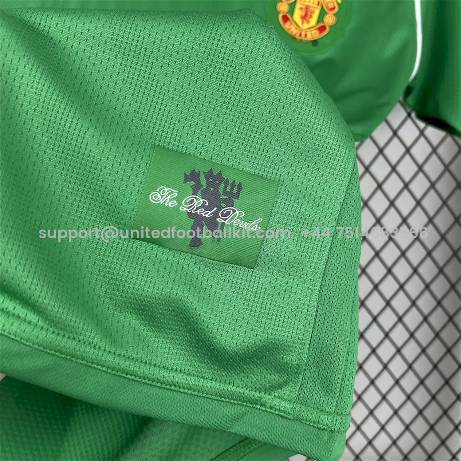 Unitedfootballkit.com | Retro Manchester United 2007-08 Green Goalkeeper Jersey -Customize Name, Number and Patch | Worldwide Shipping