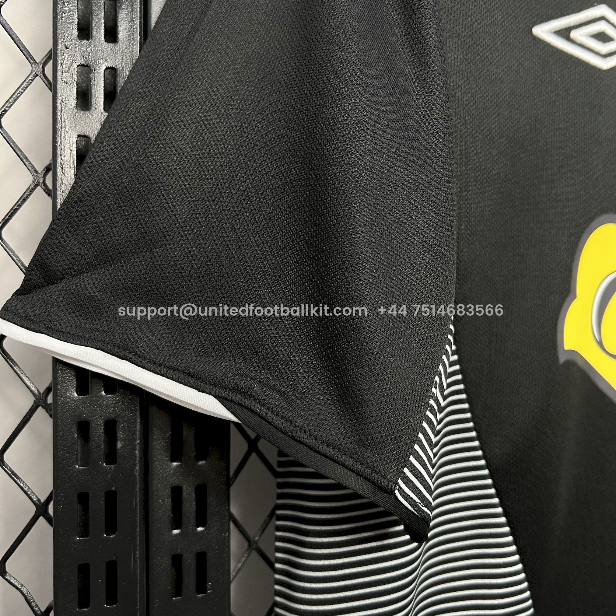 Unitedfootballkit.com | Retro Colo Colo 2006 Away Jersey -Customize Name, Number and Patch | Worldwide Shipping