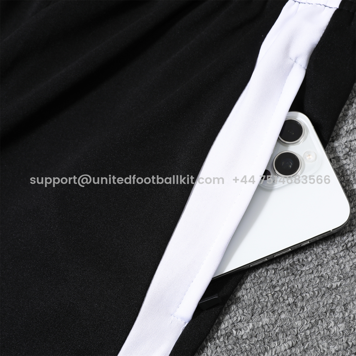 Unitedfootballkit.com | Manchester United 25-26 POLO Short-Sleeve Training Set - Black Top and Pants with White Stripes -Customize Name, Number and Patch | Worldwide Shipping