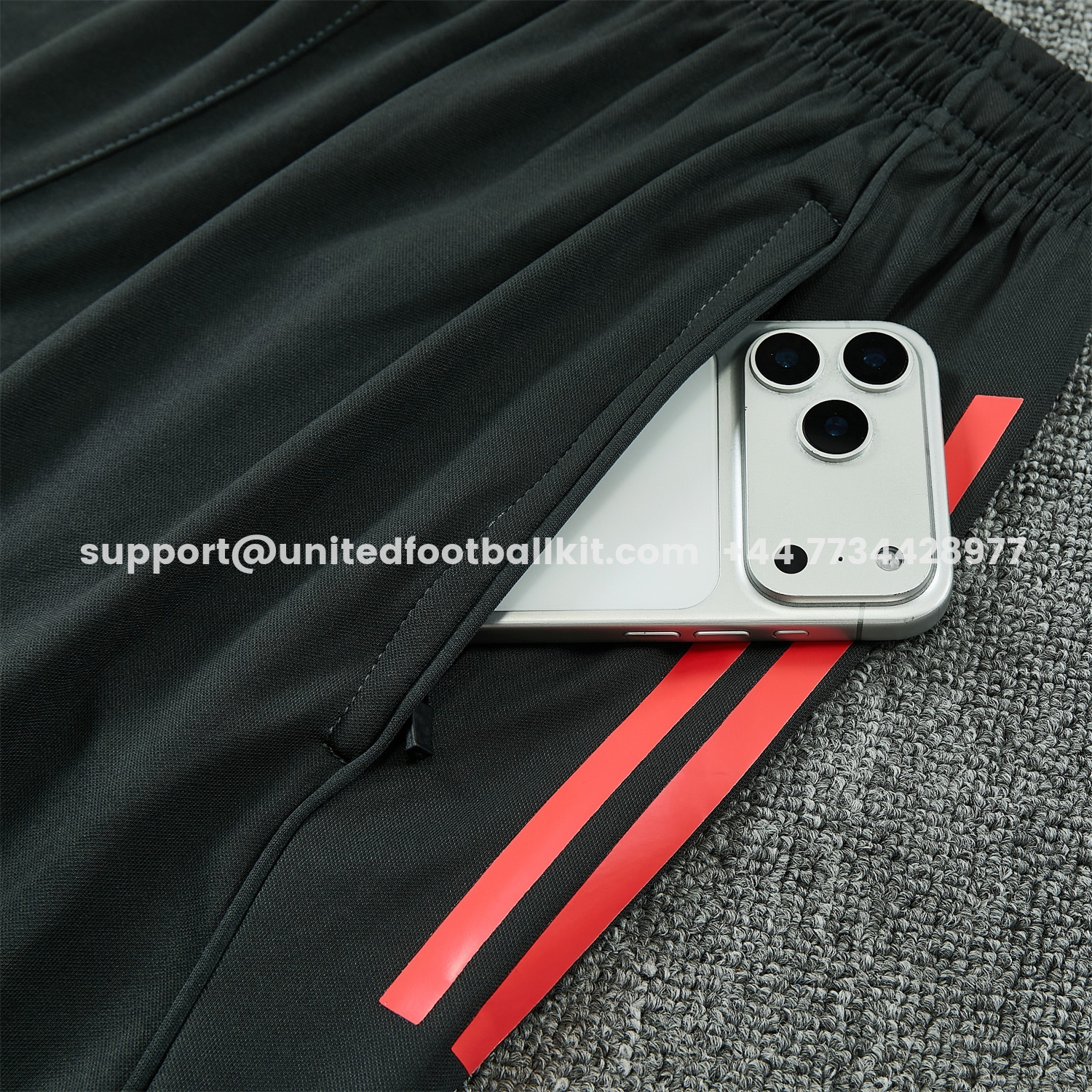 Unitedfootballkit.com | Bayern Munich 25-26 Short-Sleeve Training Set - Coral With Black Accents Top & Black With Coral Accents Pants -Customize Name, Number and Patch | Worldwide Shipping
