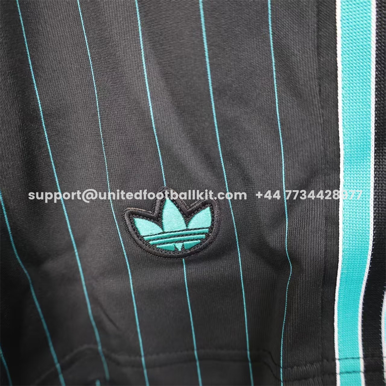 Unitedfootballkit.com | Liver.pool 25-26 Trefoil Black Travel Shorts - Player Version -Customize Name, Number and Patch | Worldwide Shipping